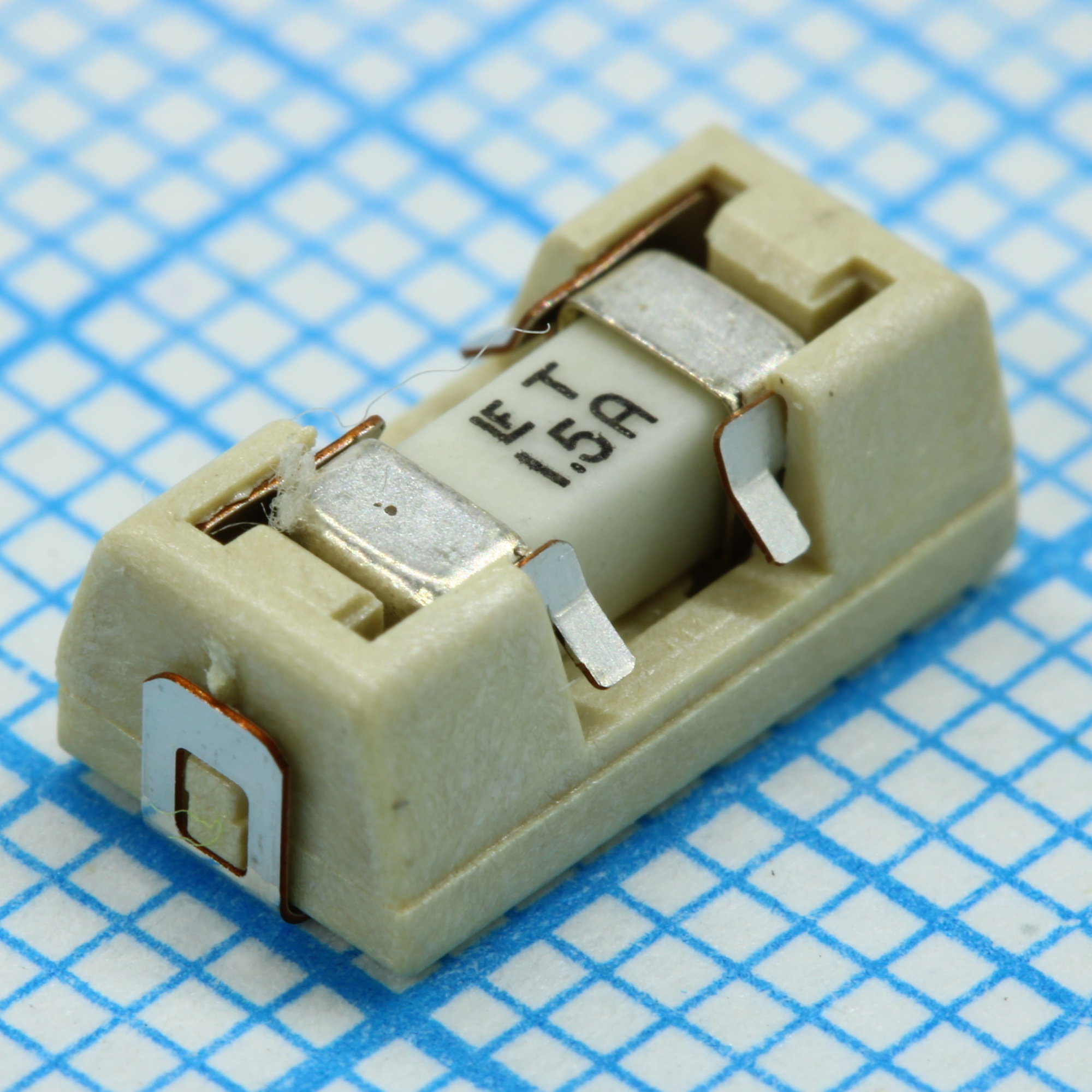 015401.5DRT - ЧИП-предохранитель с задержкой 1.5A 125В типоразмер 9.73х5.03х3.81мм лента на катушке