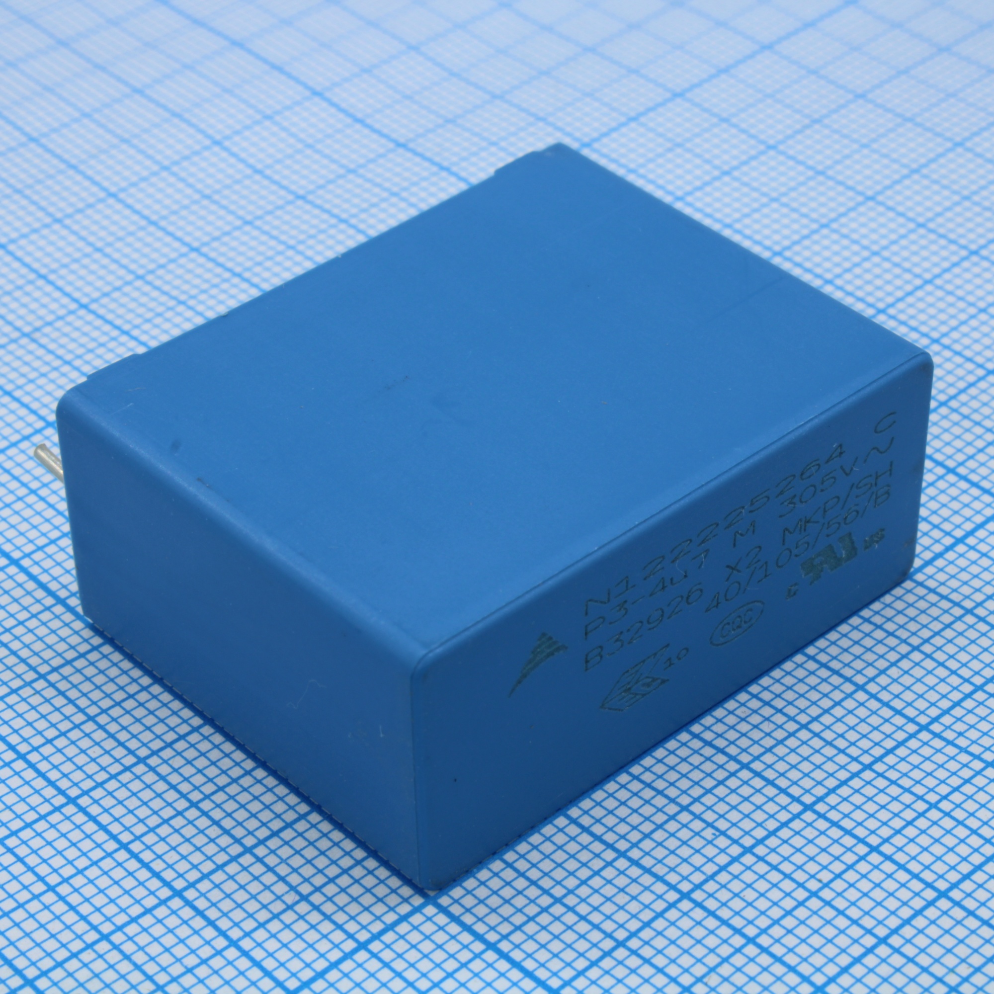 B32926C3475M - Конденсатор пленочный помехоподавляющий X2 4.7мкФ 305В переменного тока ±20% (41.5 X 18 X 32.5мм) радиальные выводы пластиковый прямоугольный корпус 37.5мм