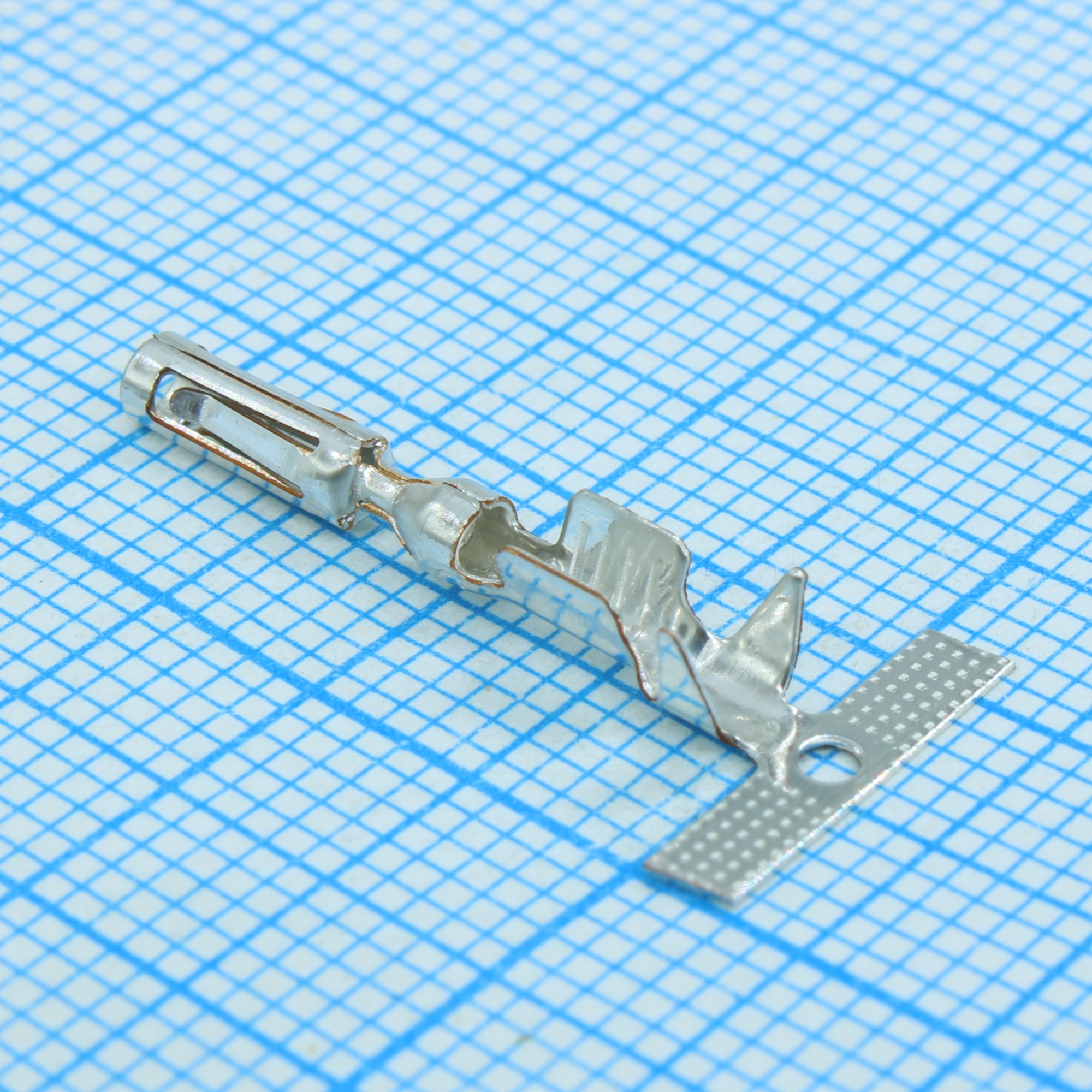 CKK021-1.5FNK1 - Контактная вставка гнездо под проводник 0.5-1.0mm 20-16AWG Серия 1.5mm AMPSEAL