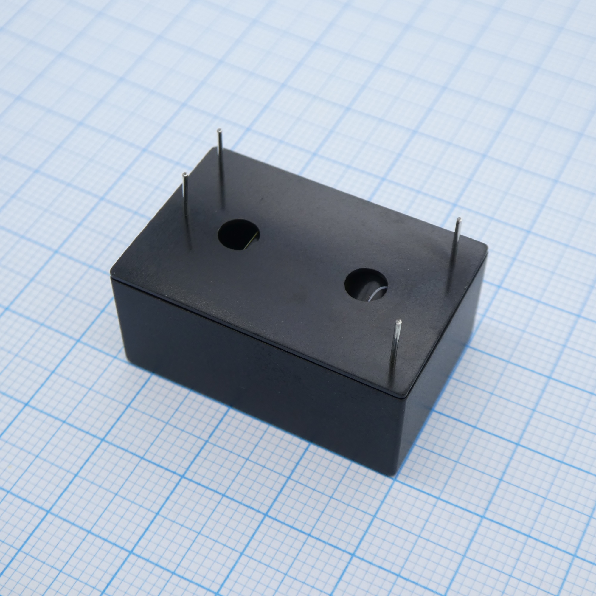 IRM-02-15 - AC-DC, 2Вт, вход 85…305В AC 47…63 Гц, 120...370B DC, выход 15В/133мА, изоляция 3000В AC, в корпусе на плату 33.7х22.2х15мм, -30...+85°C, монтаж в отверстия