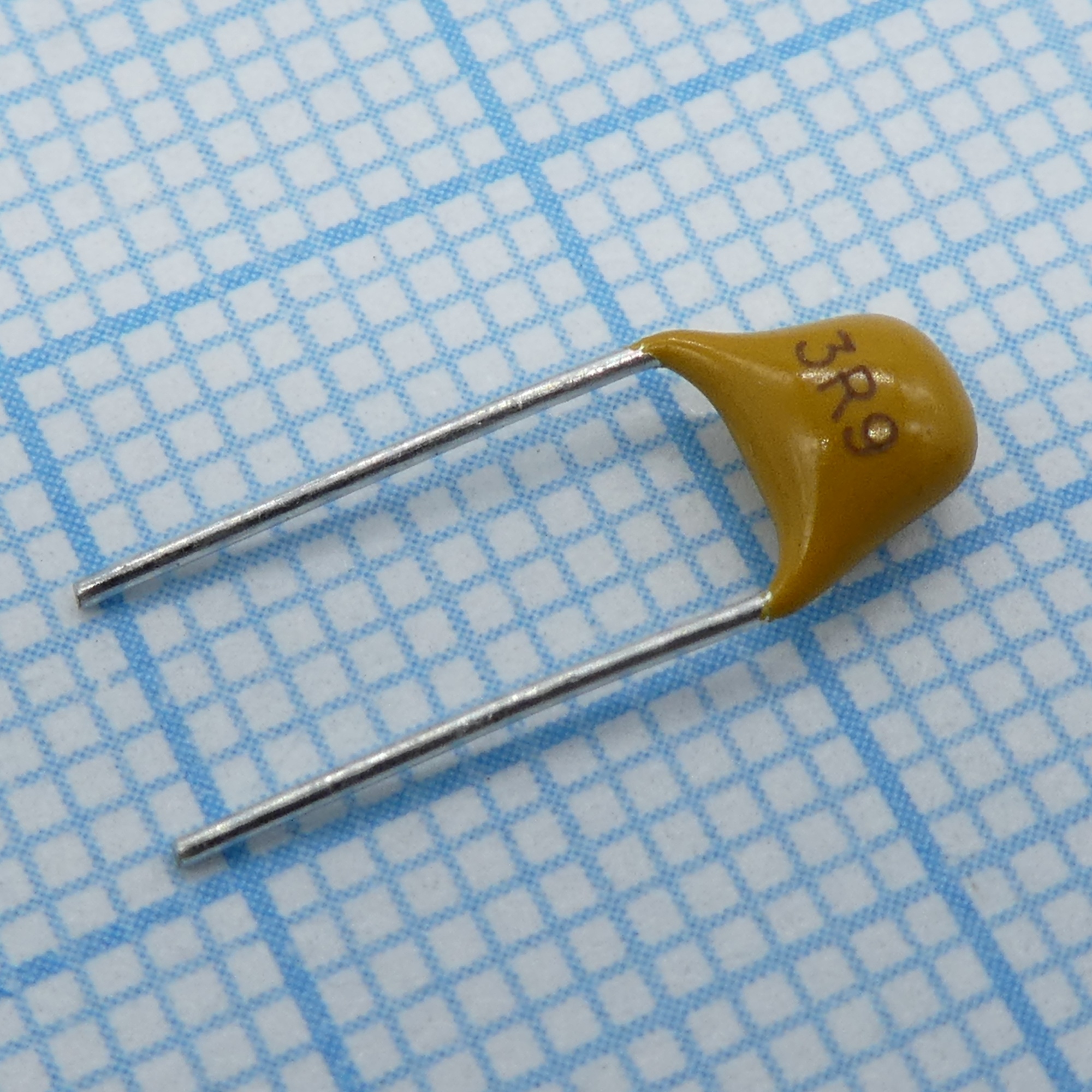 TS170R1H3R9C8BNB0R - Конденсатор керамический многослойный 3.9пФ 50В NPO ±0.25пФ радиальный 5.08мм 125°C россыпь