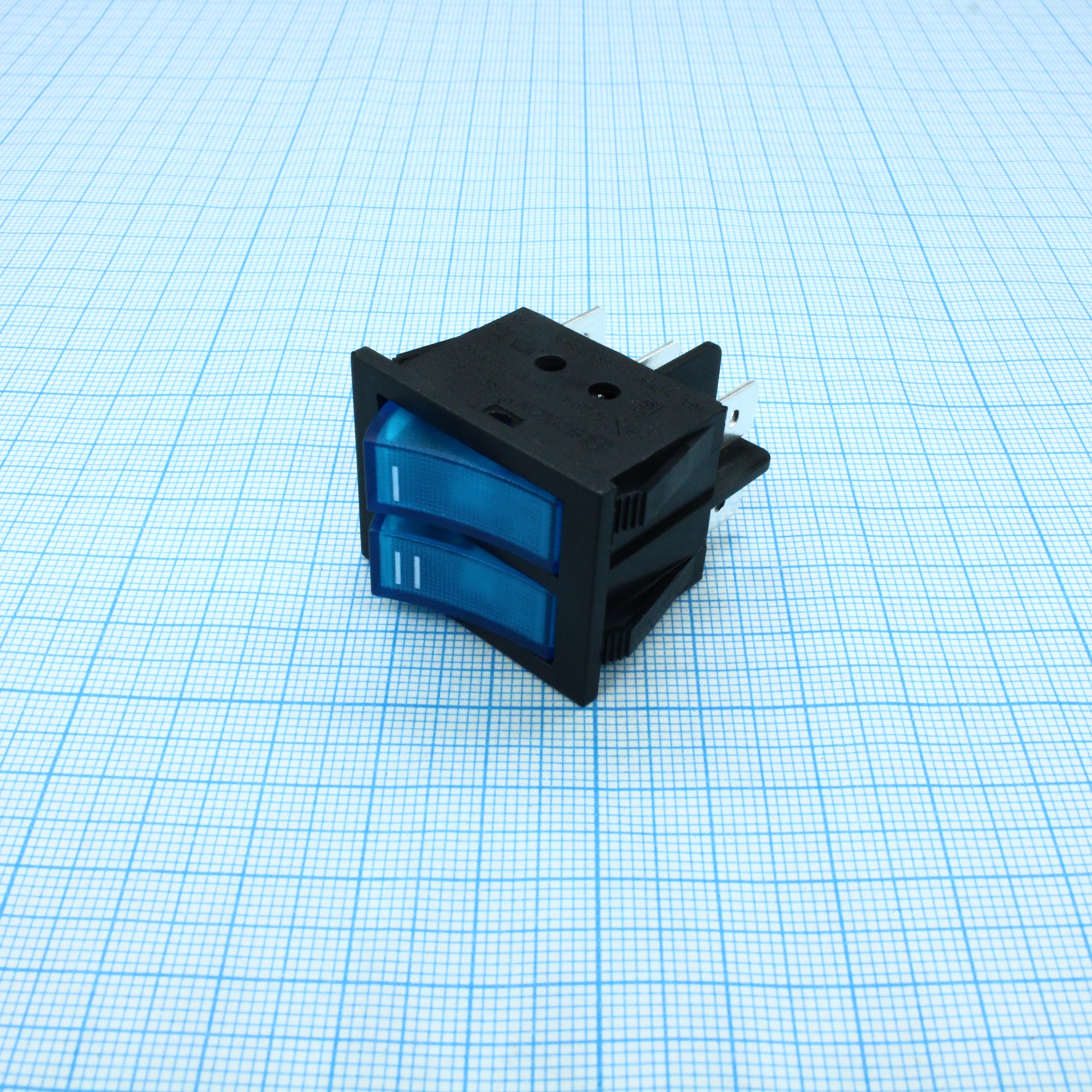 RK1-23AB 1X1X2N B/BL"I,II" - Выключатель клавишный ON-OFF с подсветкой цвет корпуса (черный) цвет кнопки (синий)