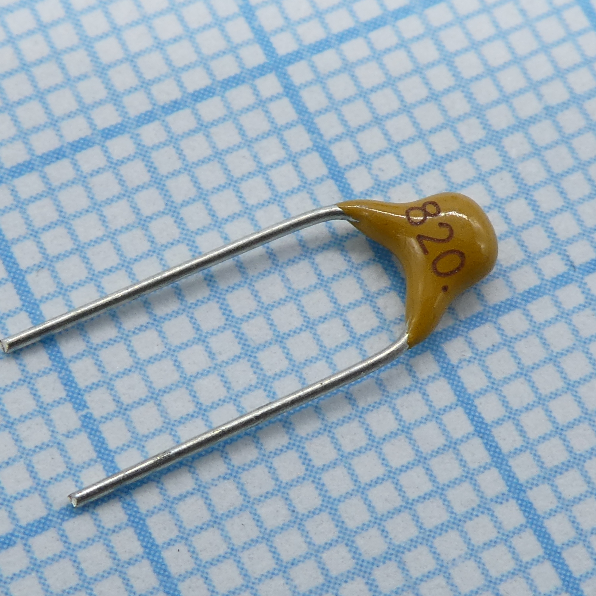 TS170R1H820JSBNB0R - Конденсатор керамический многослойный 82пФ 50В NPO ±5% радиальный 5.08мм 125°C россыпь