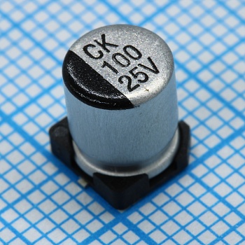 JCK1E101M063077 - Конденсатор алюминиевый электролитический 100мкФ 25В ±20% (6.3х7.7мм) SMD 91мА 2000часов 105°С лента на катушке