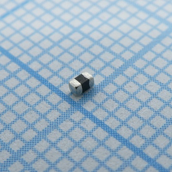 VC060305A150RP - SMD варистор 0603 4Vac/5.6Vdc 30A 8.5V(1mA), 0.1 Вт лента в катушке