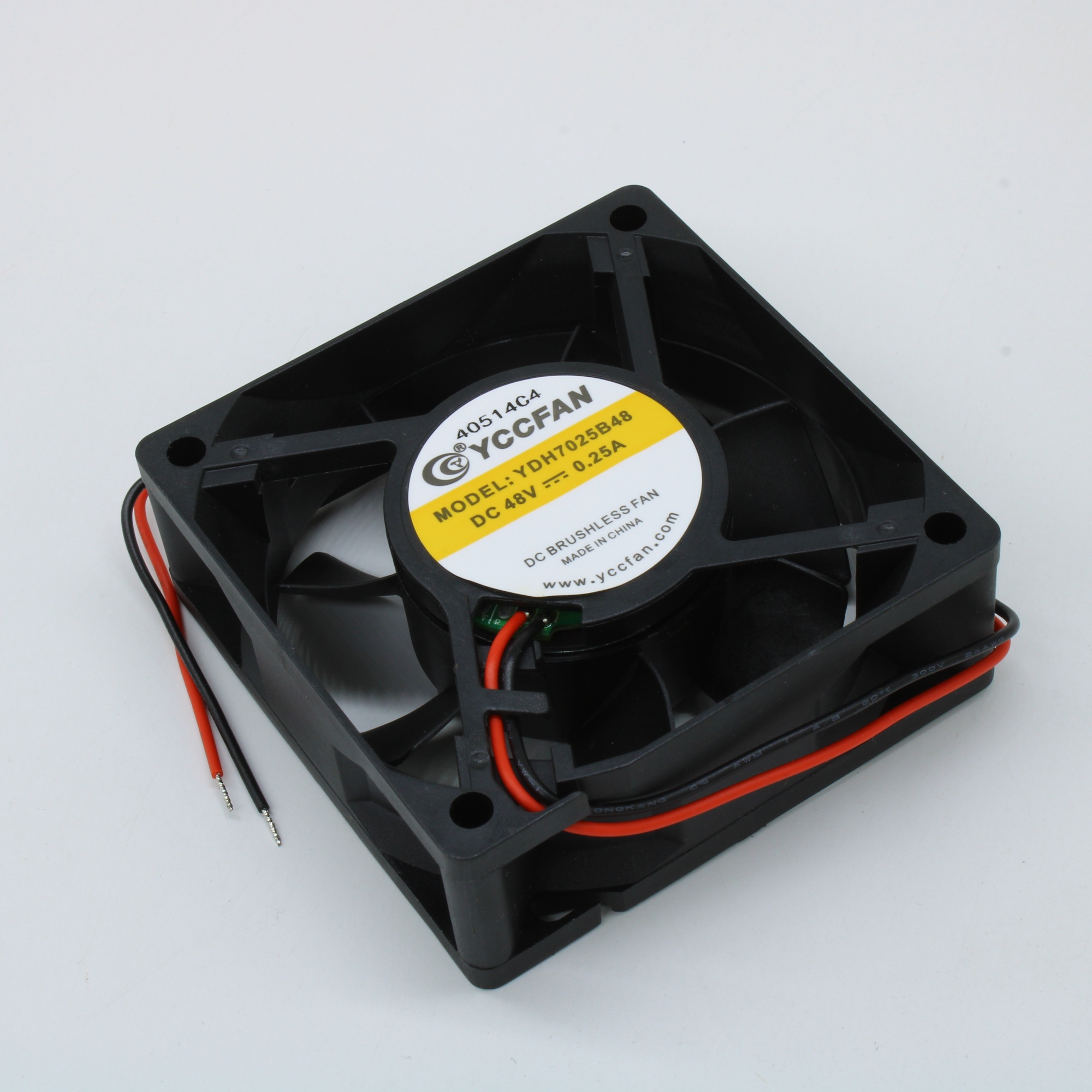 YDH7025B48 - Вентилятор 48В 70х70x25 B 5000 об/мин, 75.83м3/час, 43дБ, подшипник качения, тип вывода - провод