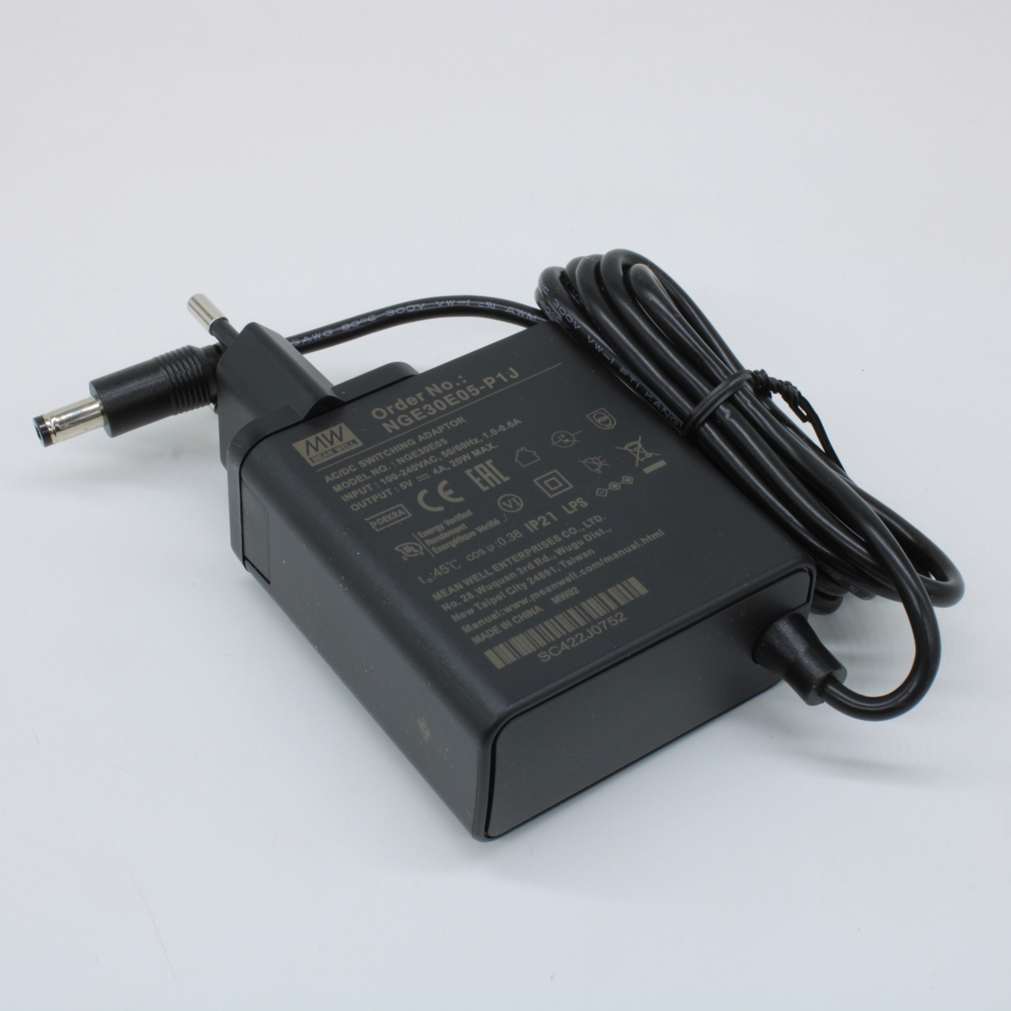 NGE30E05-P1J - AC-DC, 20Вт, сетевой адаптер, выход 5В/4А, вход 80...264В AC, 47...63 Гц, изоляция 4000B DC, 2xMOPP, 62x30*x65мм, -30...+70C, евровилка, выходной разъем 11мм, диам. 5.5х2.1мм