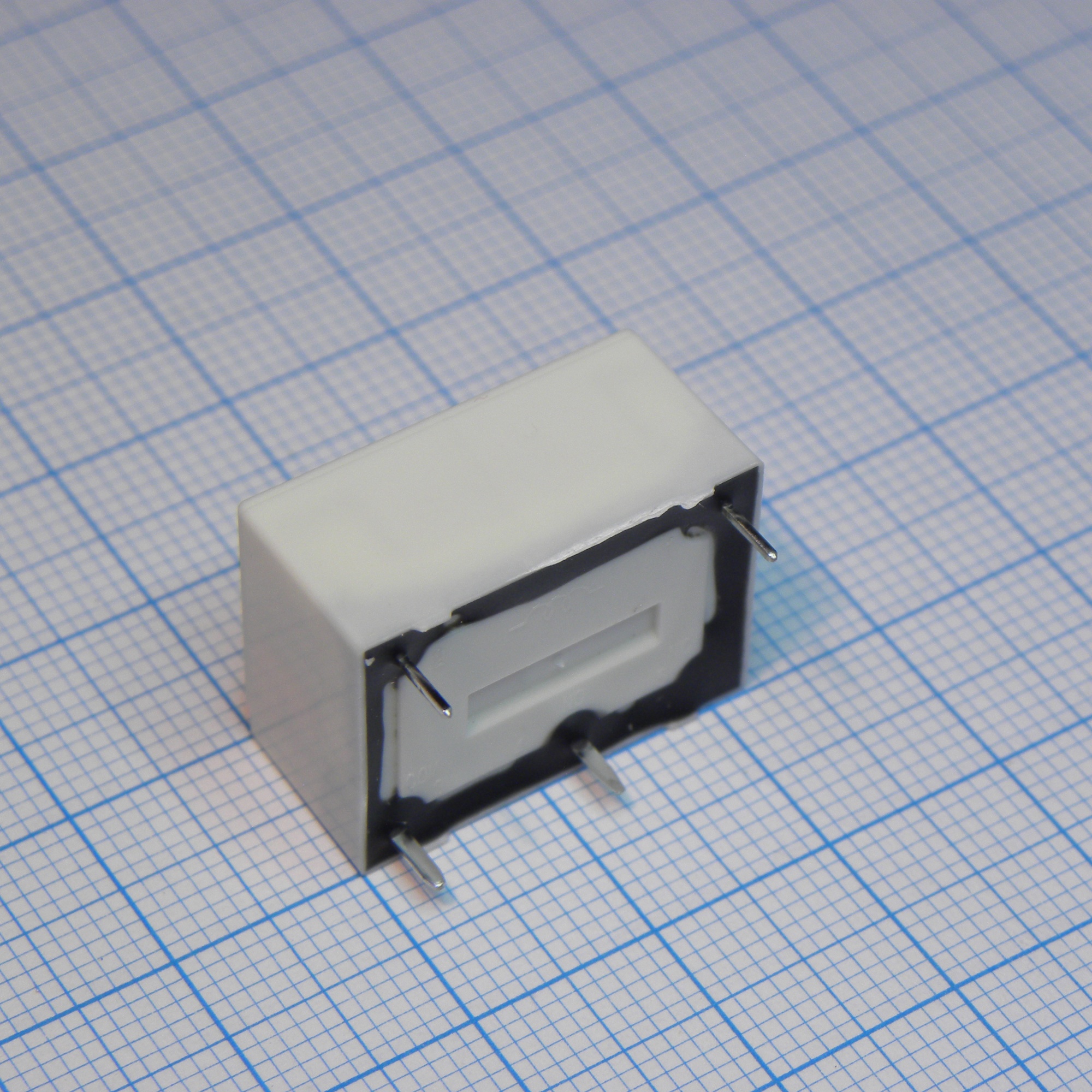 TRVF-12VDC-SD-AL-R - Катушка: 12 В 045 Вт 320 Ом Контакты: 1 замыкающий 16 А 250 В перем. Материал: AgSnIn Габариты 22,3х16,5х11,2 мм