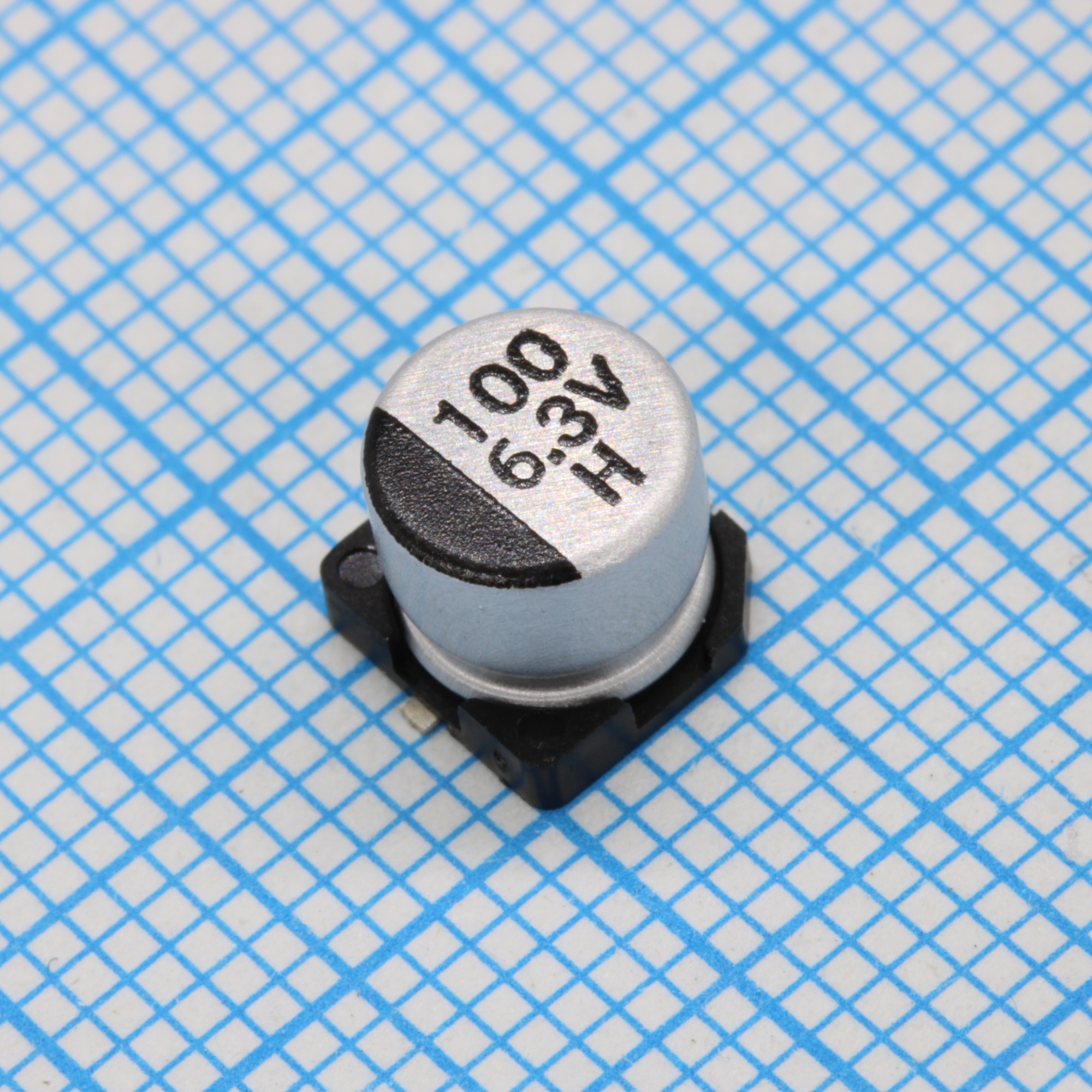 EHV101M0JRC - Конденсатор алюминиевый  электролитический 100мкФ 6.3В ±20% (6.3 X 5.5мм) для поверхностного монтажа 60мА 2000час 105°С лента на катушке