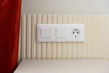 SKANDY Рамка 3-местная SK-F03W арктический белый IEK SK-M32-K01