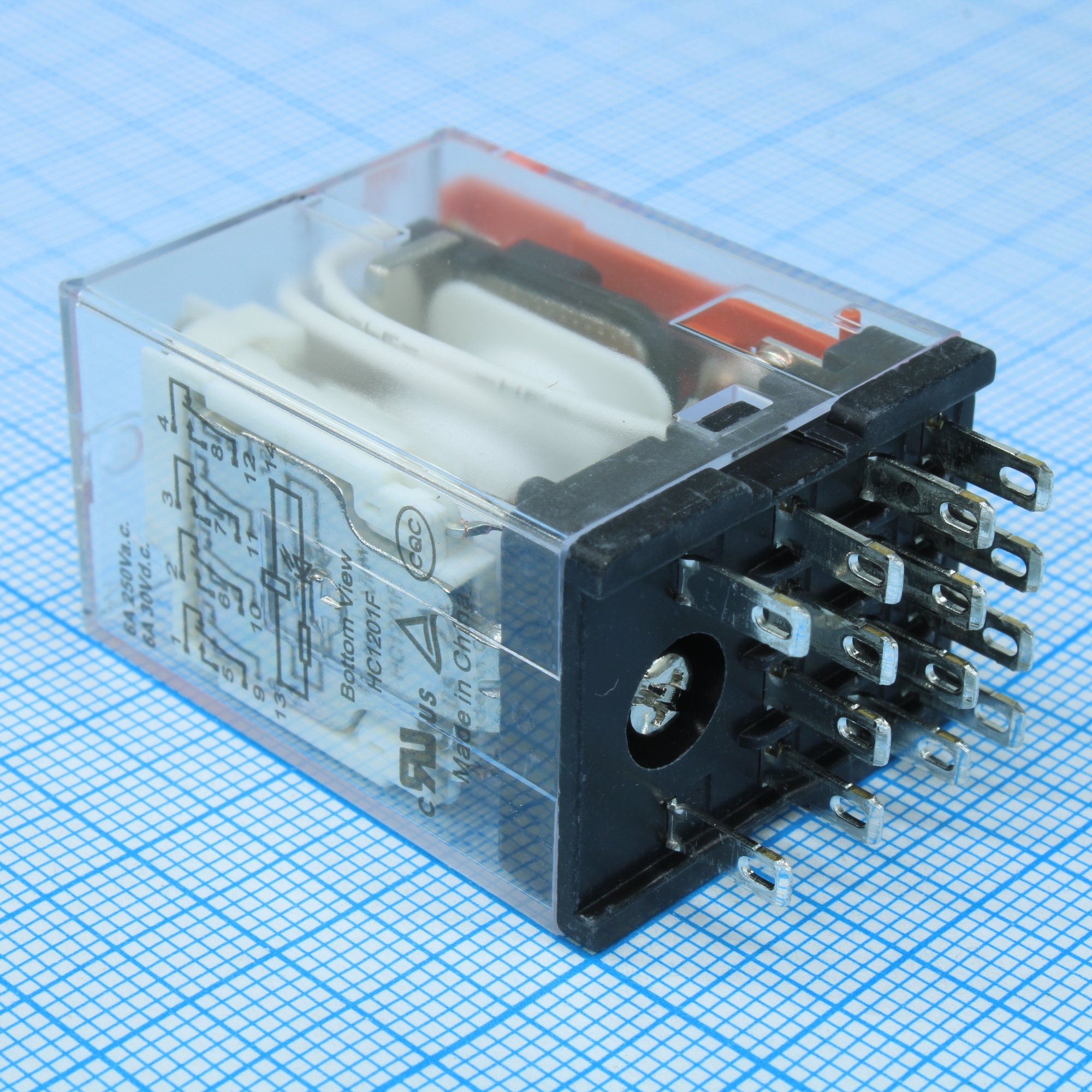 HF18FH/A220-4Z13D - Реле силовое 6А 4 группы на переключение катушка 220В переменного тока