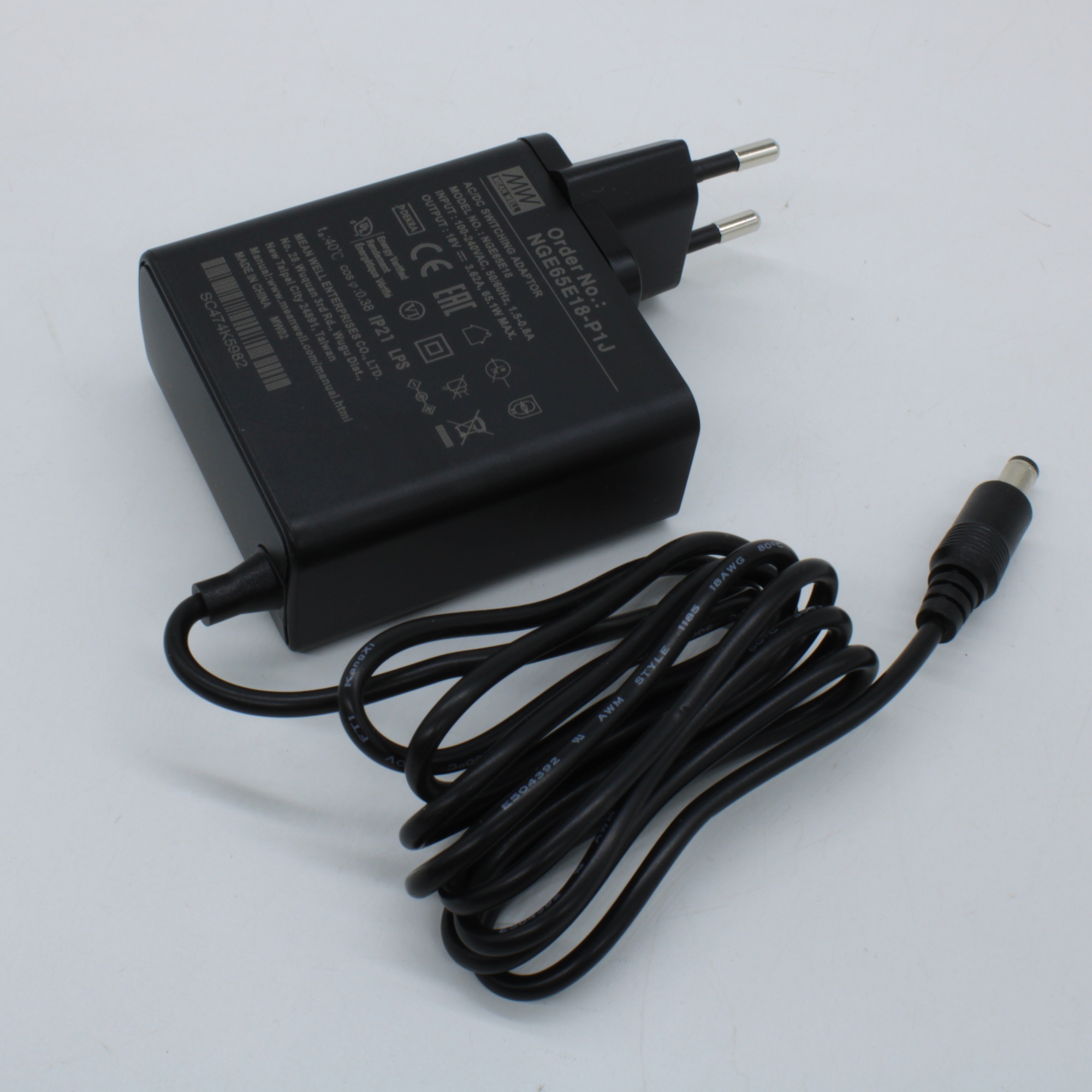 NGE65E18-P1J - AC-DC, 65.1Вт, сетевой адаптер, выход 18В/3.62А, вход 80...264В AC, 47...63 Гц, изоляция 4000B DC, 2xMOPP, 62x30*x65мм, -30...+70C, евровилка, выходной разъем 11мм, диам. 5.5х2.1мм