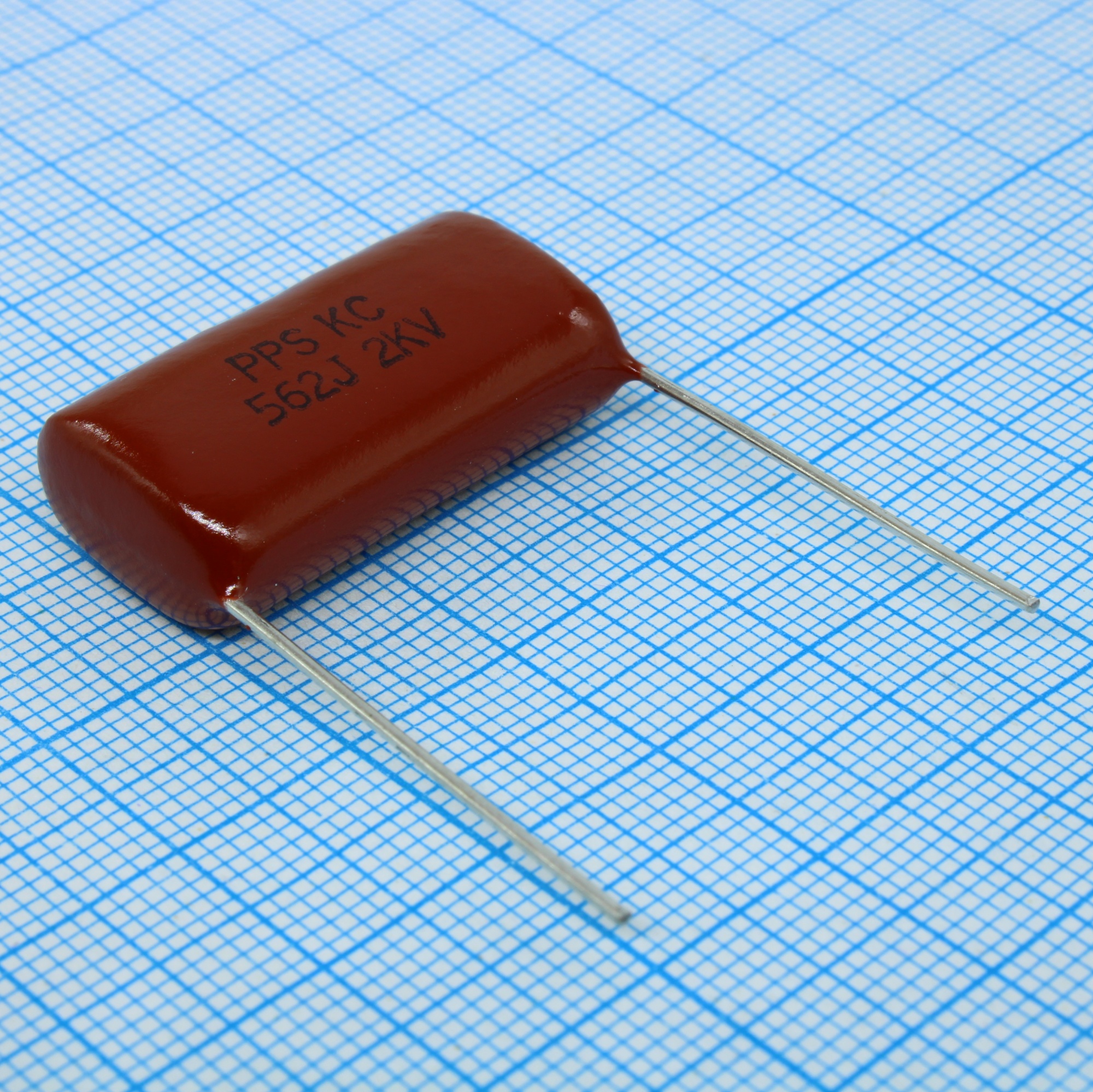 PPS562J3DB - Конденсатор металлоплёночный полипропиленовый 5600пФ ±5% 2000В (31х11.5х21мм) радиальный 27.5мм 105°С россыпь