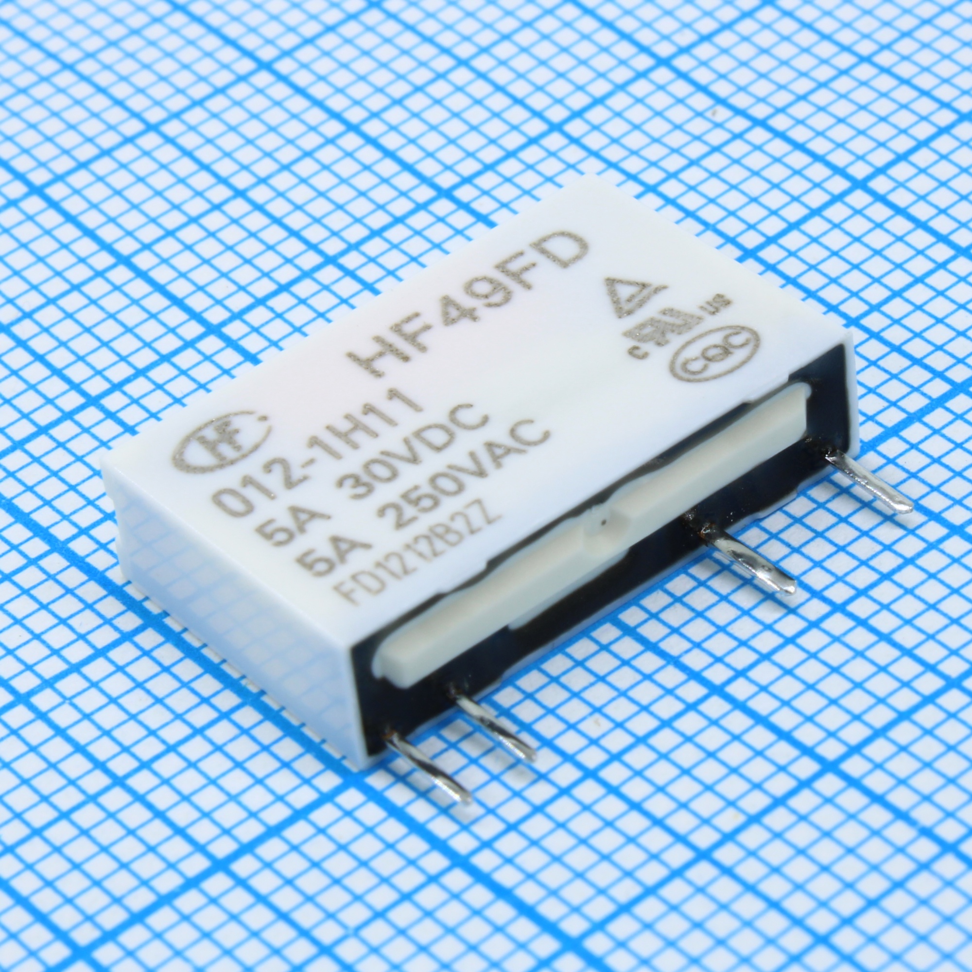 HF49FD/012-1H11 - Реле силовое 5A один контакт на замыкание катушка 12В