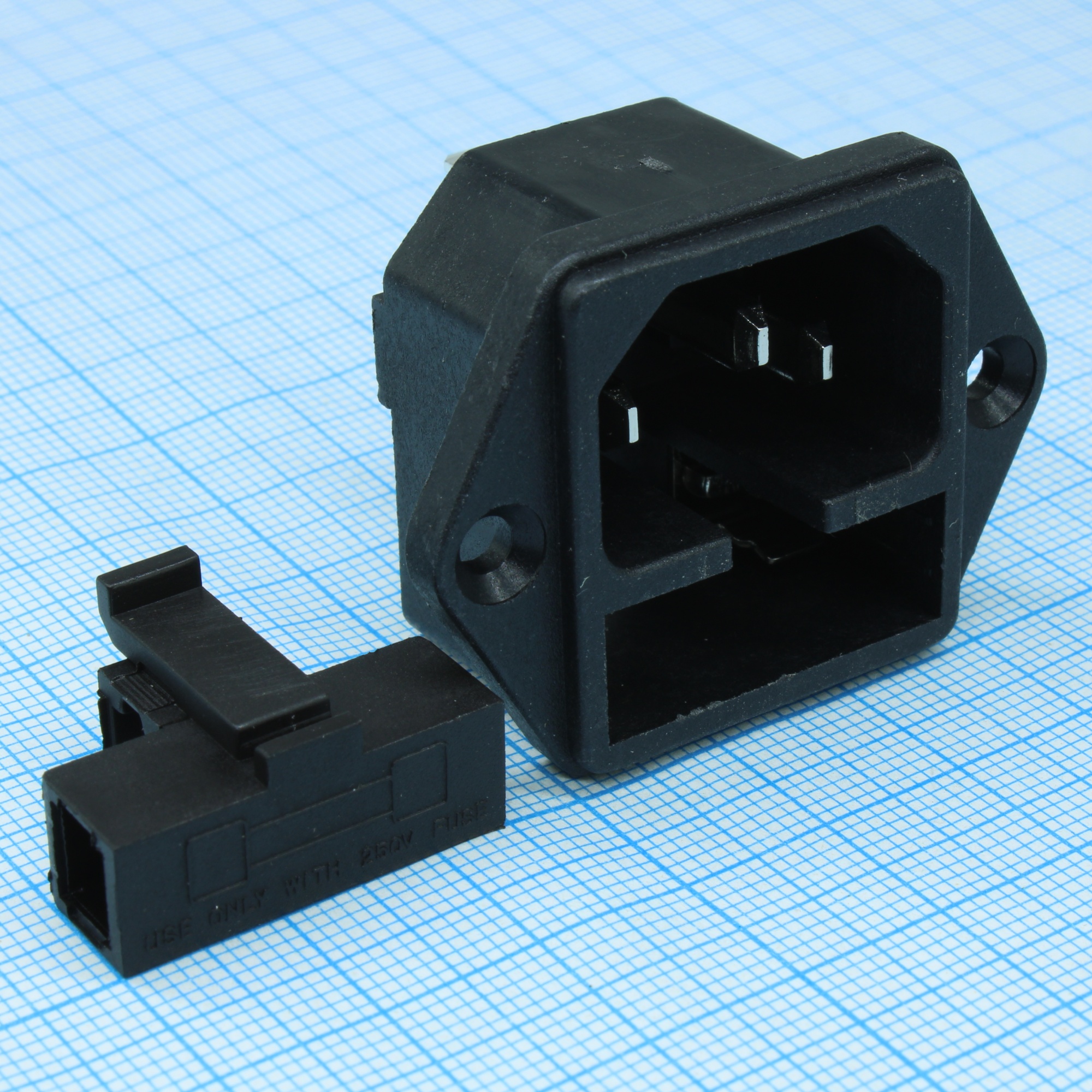 AS-230-UL-EN - Евровилка сетевая с держателем предохранителя на панель под винт