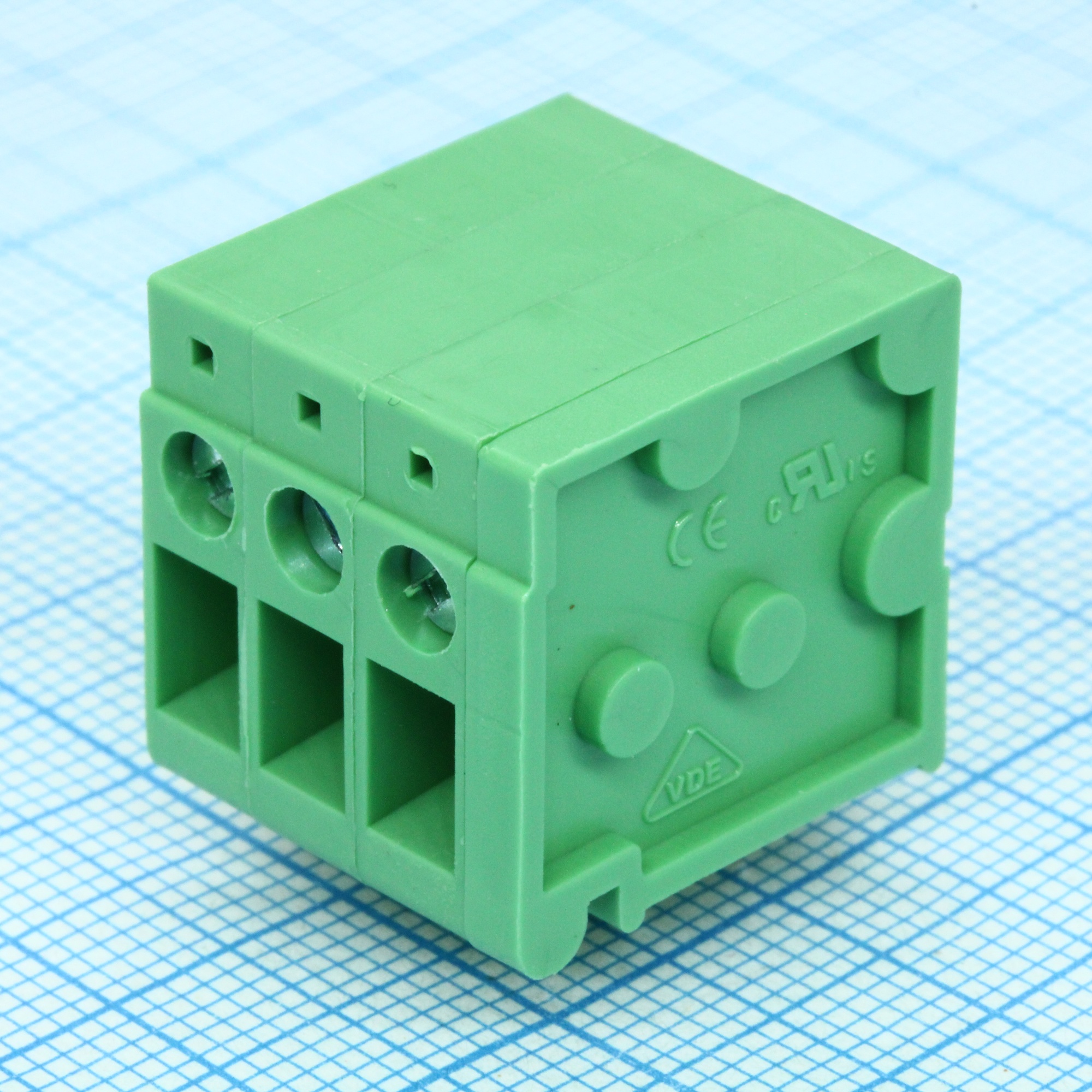 DG105R-5.0-03P-14-00A(H) - Винтовой клеммный блок c рельефной обоймой,3 контакта. Серия DG105R-5.0