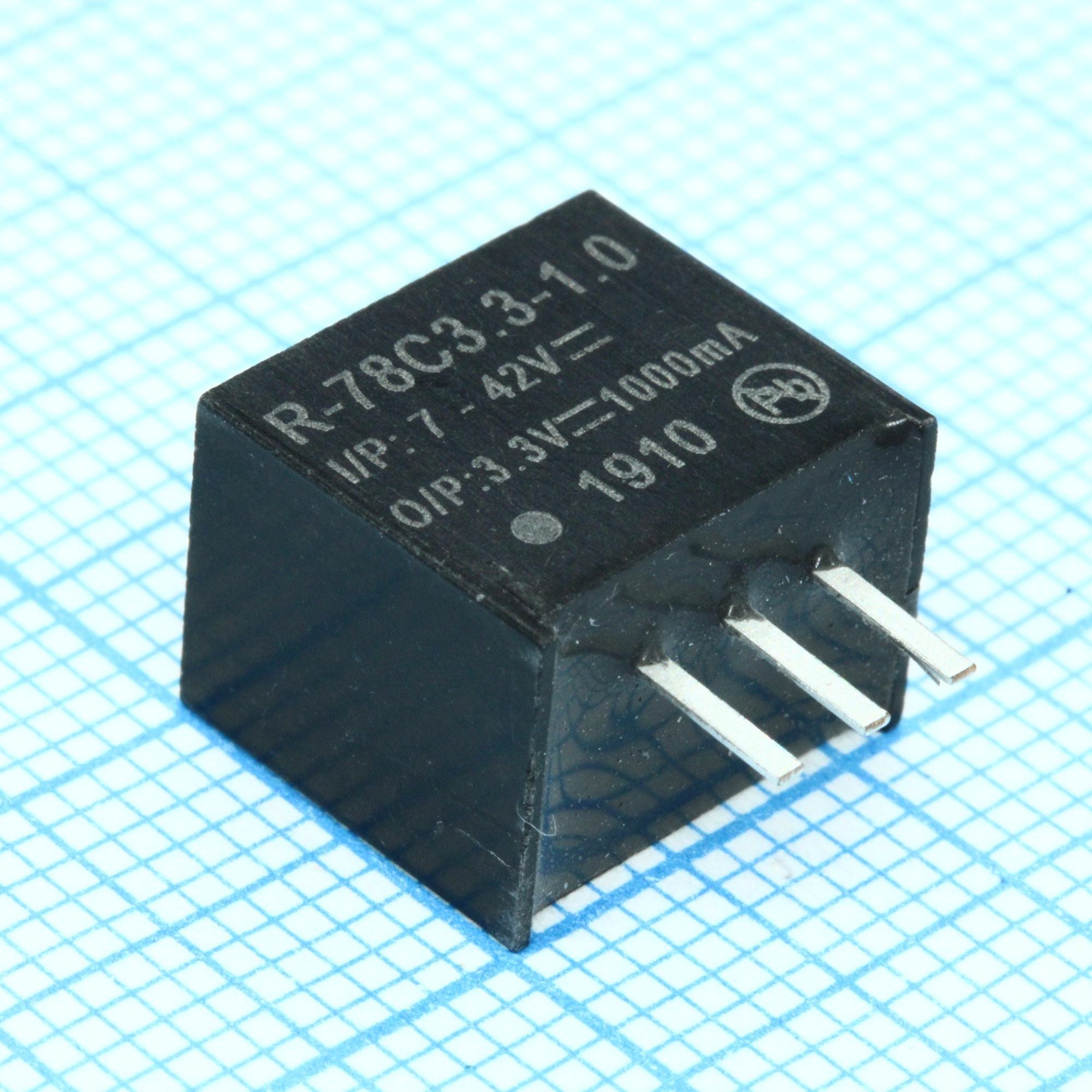 R-78C3.3-1.0 - Преобразователь DC/DC, на печатную плату вход 3,3В выход 3.3В 1A 3-Pin SIP туба