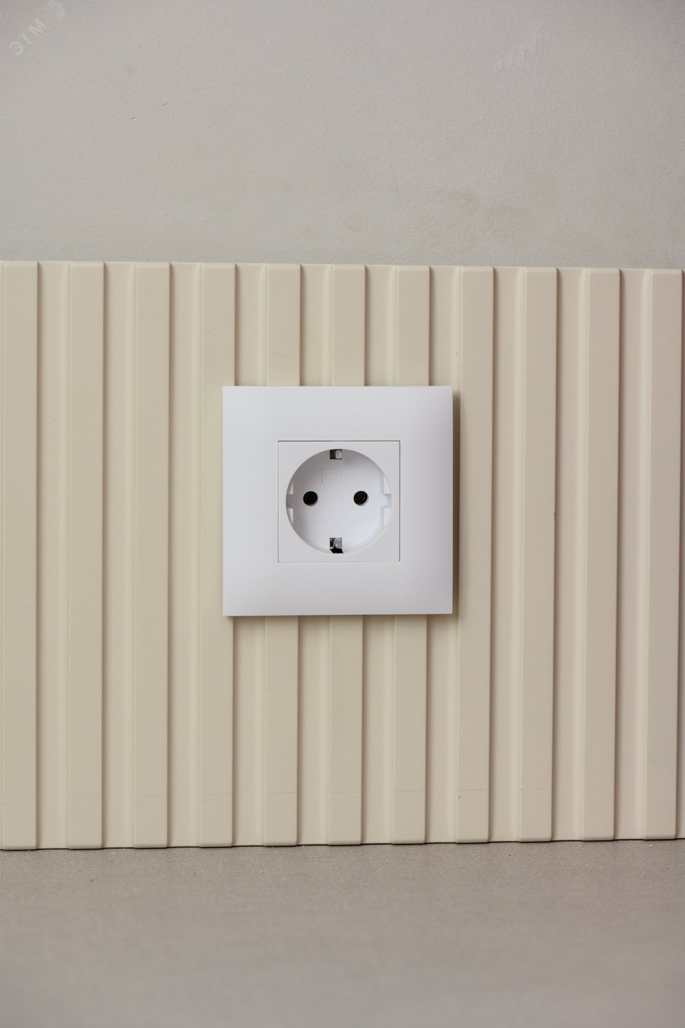 SKANDY Розетка с заземлением без защитных шторок 16А SK-R05W арктический белый IEK SK-R11-16-K01