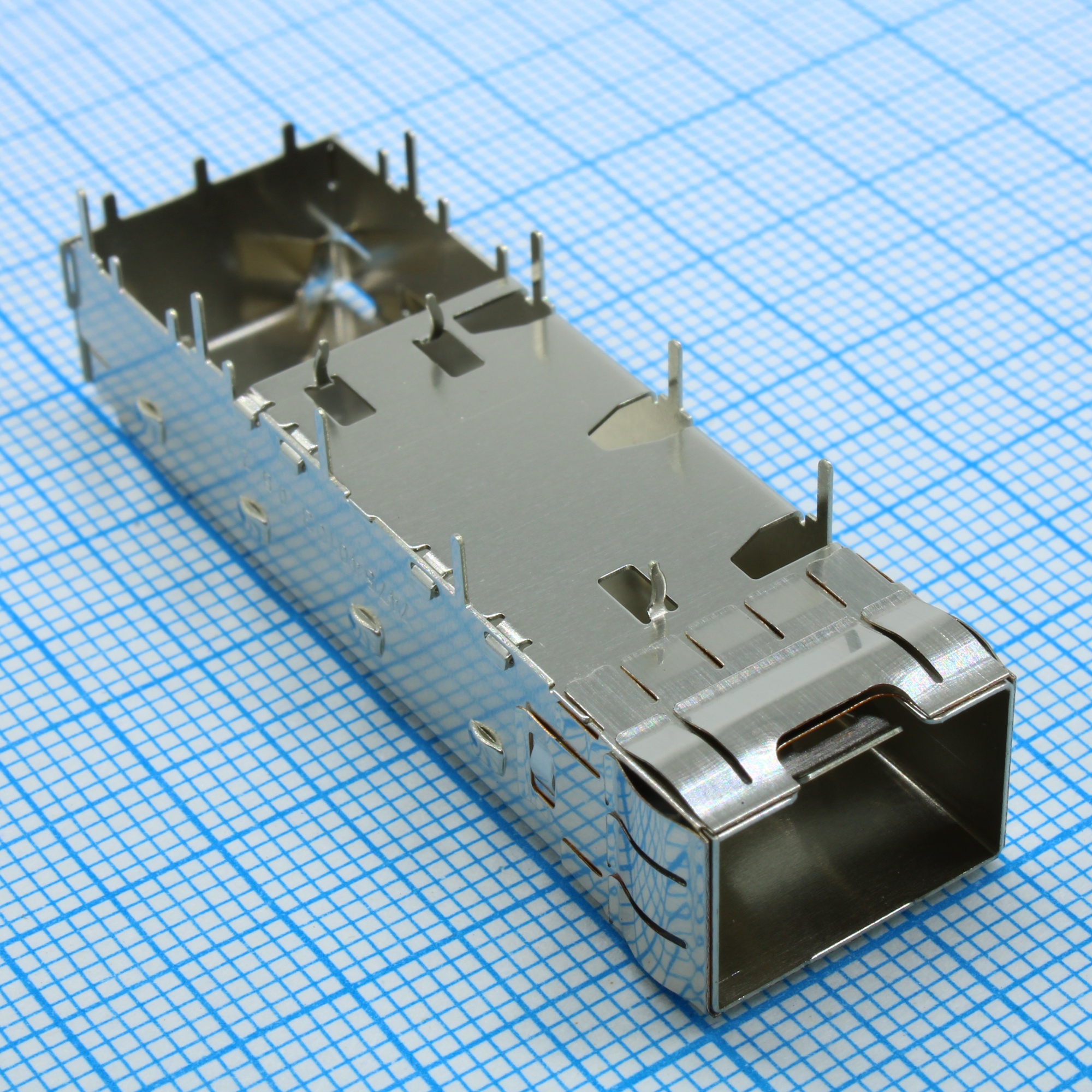 747540103 - Корпус разъема SFP металлический