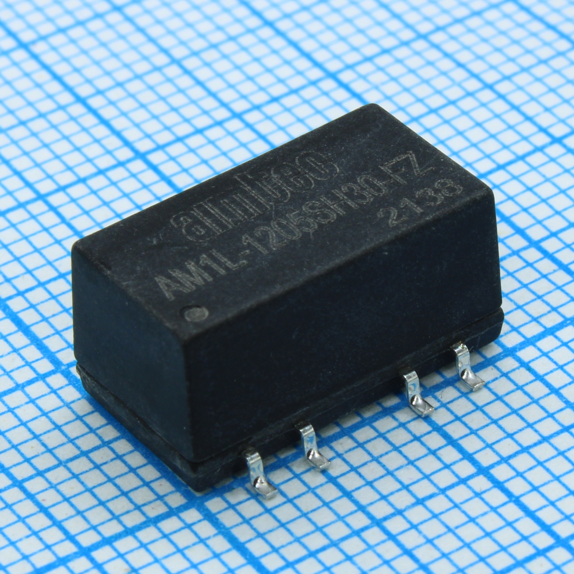 AM1L-1205SH30-FZ - DC/DC, 1Вт, вход 10.8…13.2В, выход 5В/0.2А, изоляция 3000В DC, КПД 81%,  для поверхностного монтажа, 15.2x11.4x7.6мм, -40…95°C, пластик