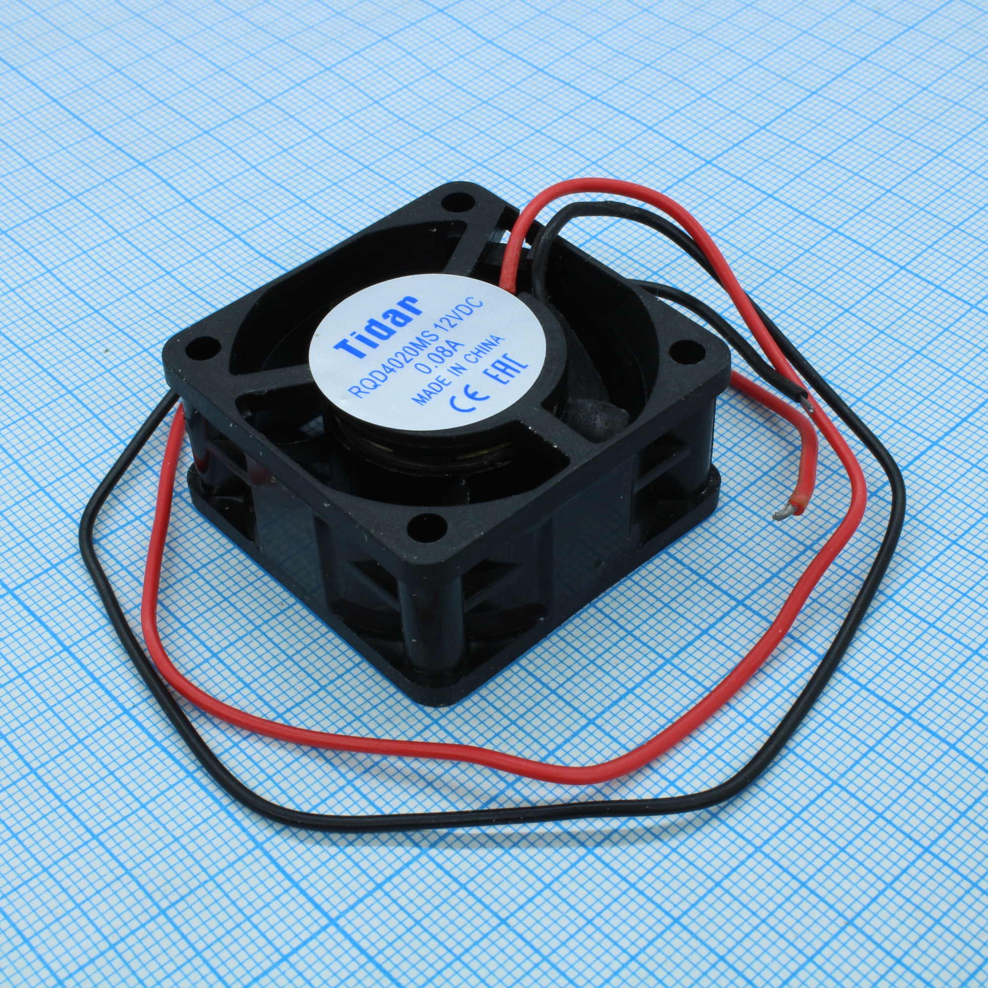 RQD 4020MS 12VDC - Вентилятор 12В 40x40х20мм, 6000 об/мин., 11.2м3/час, 24дБ, подшипник скольжения, тип вывода - провод