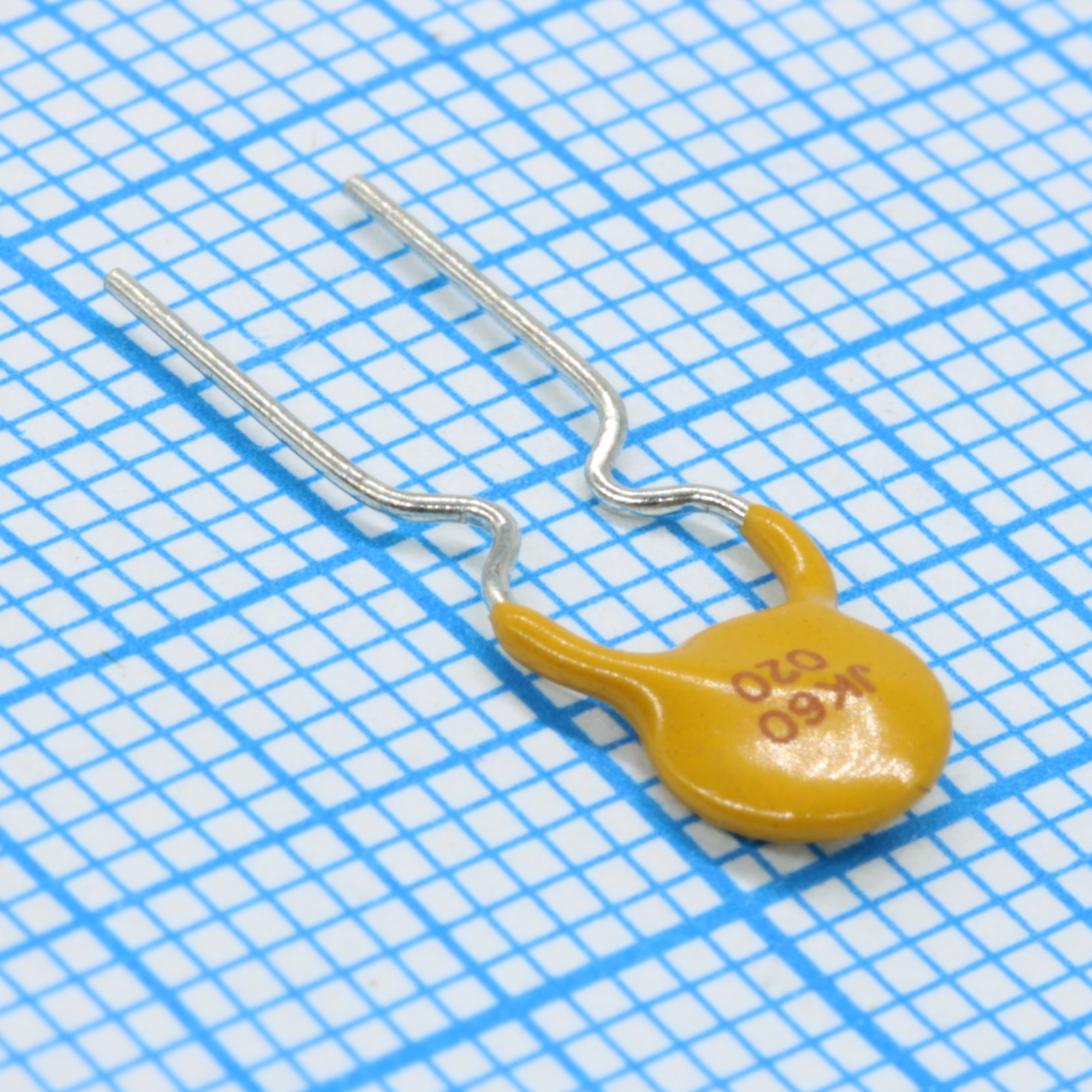 JK60-020 - Предохранитель самовосстанавливающийся 60В 40A 0.2А(удержание) 0.4А(отключение) 5сек 0.41Вт 1.5Ом перед отключением