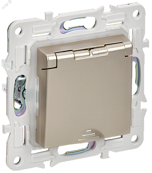 SKANDY Розетка 1-местная с заземлением с защитными шторками и крышкой 16А IP44 SK-R11Sh шампань IEK SK-R16-16-44-K37