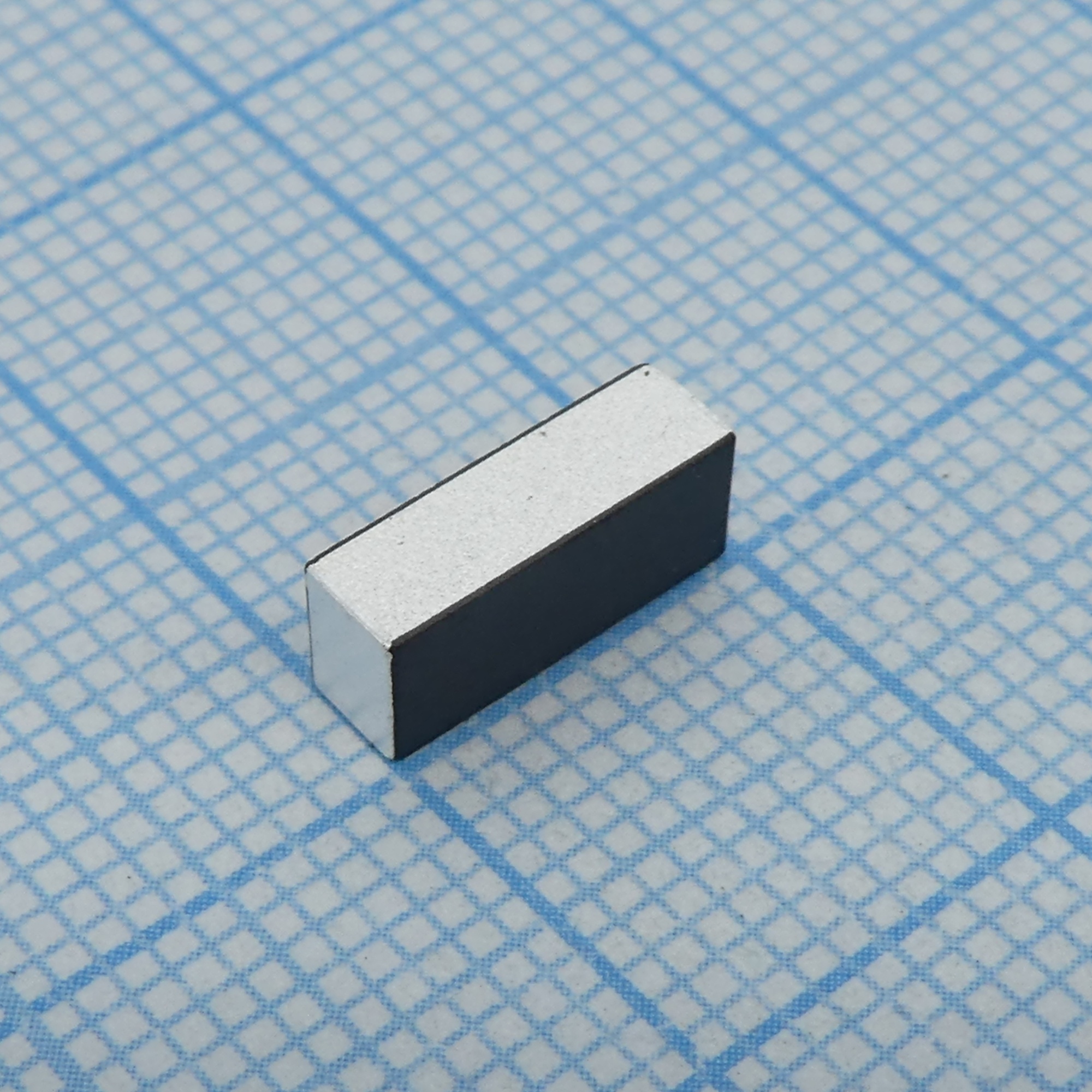 W3073 - Антенна 2.9дБ диапазон 894МГц/2170МГц/960МГц .монтаж на поверхность