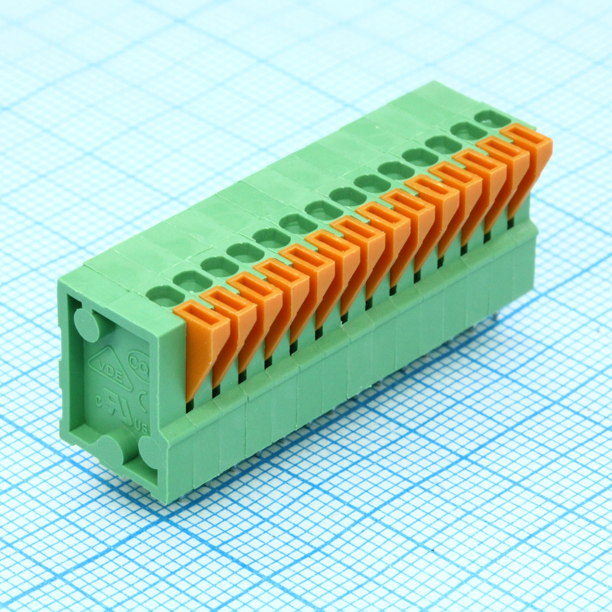 DG141V-2.54-14P-14-00A(H) - Нажимной безвинтовой клеммный блок 14 контактов. Зажим типа торцевой контакт. Серия DG141V-2.54