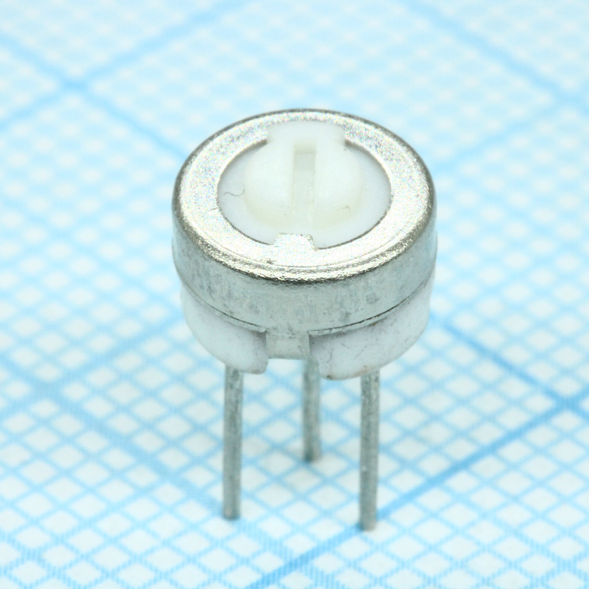 TSR-3329H-223R - Потенциометр однооборотный керметный 22кОм 0.5Вт ±10% (6.35 X 4.57мм)