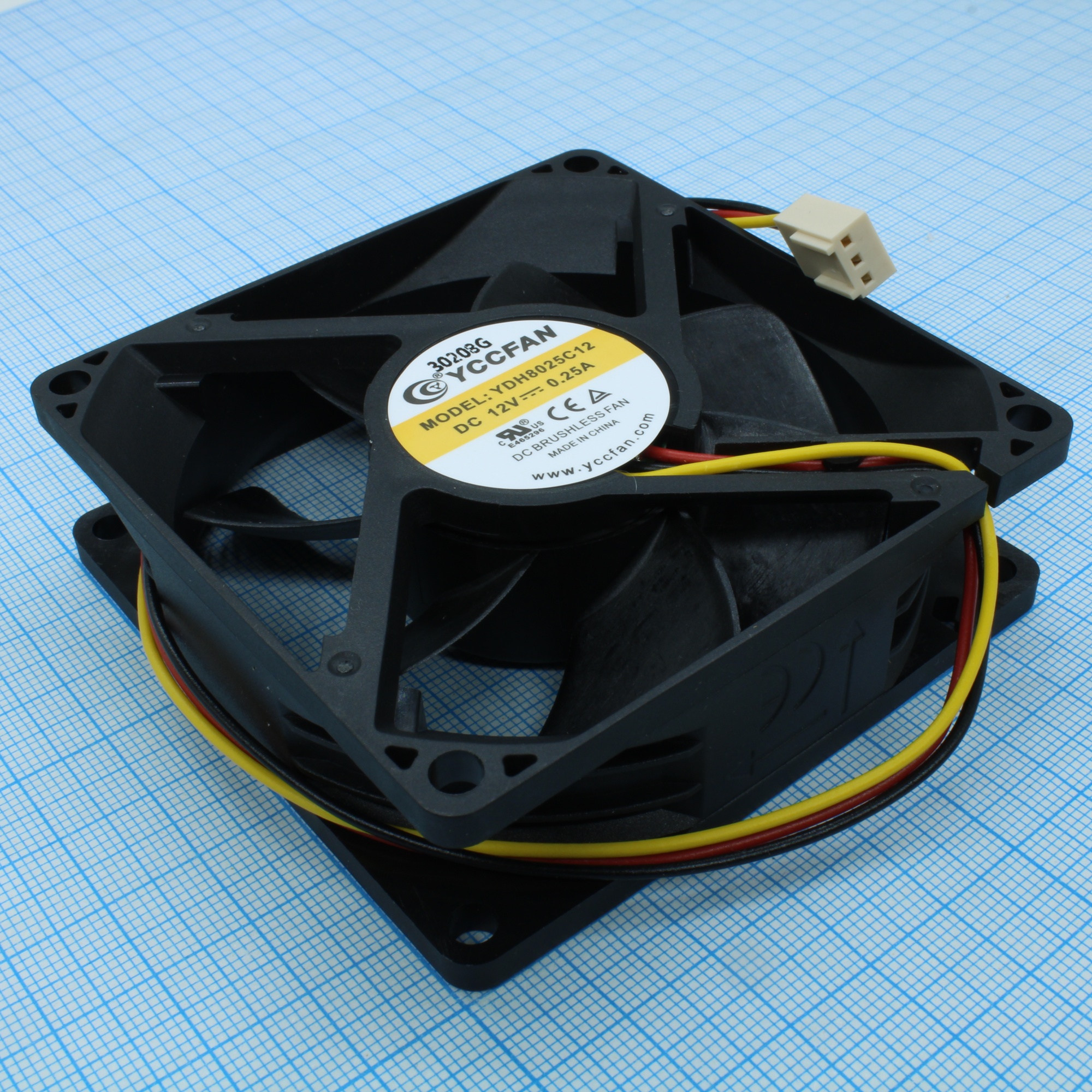 YDH8025C12 - Вентилятор 12В 80х80x25 С, 2.16Вт, 3500 об/мин, 73.35м3/час, 35.05дБ, подшипник скольжения CycleSeal, выход датчика тахометра, тип вывода - провод с коннектором