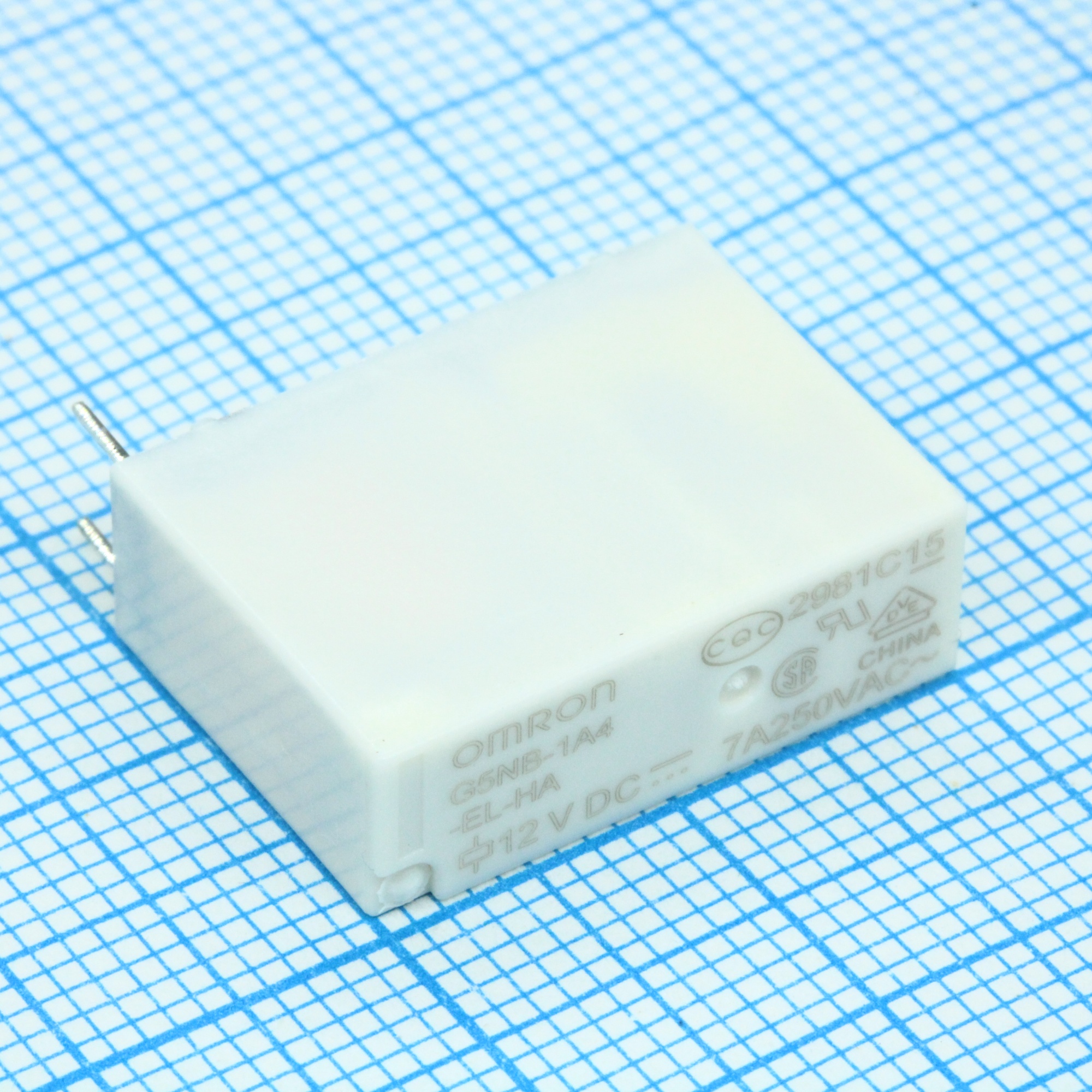 G5NB-1A4ELHA-12DC - Силовое реле 5А один контакт на замыкание катушка 12В монтаж в отверстие