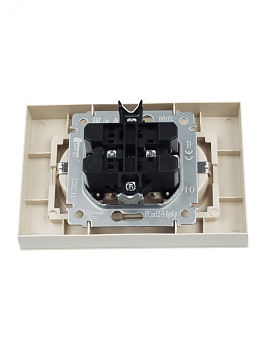 Розетка 2-м СП BRITE РСш12-3-БрКр 16А в сборе с заземл. защ. шторки беж. BR-R24-16-K10-F