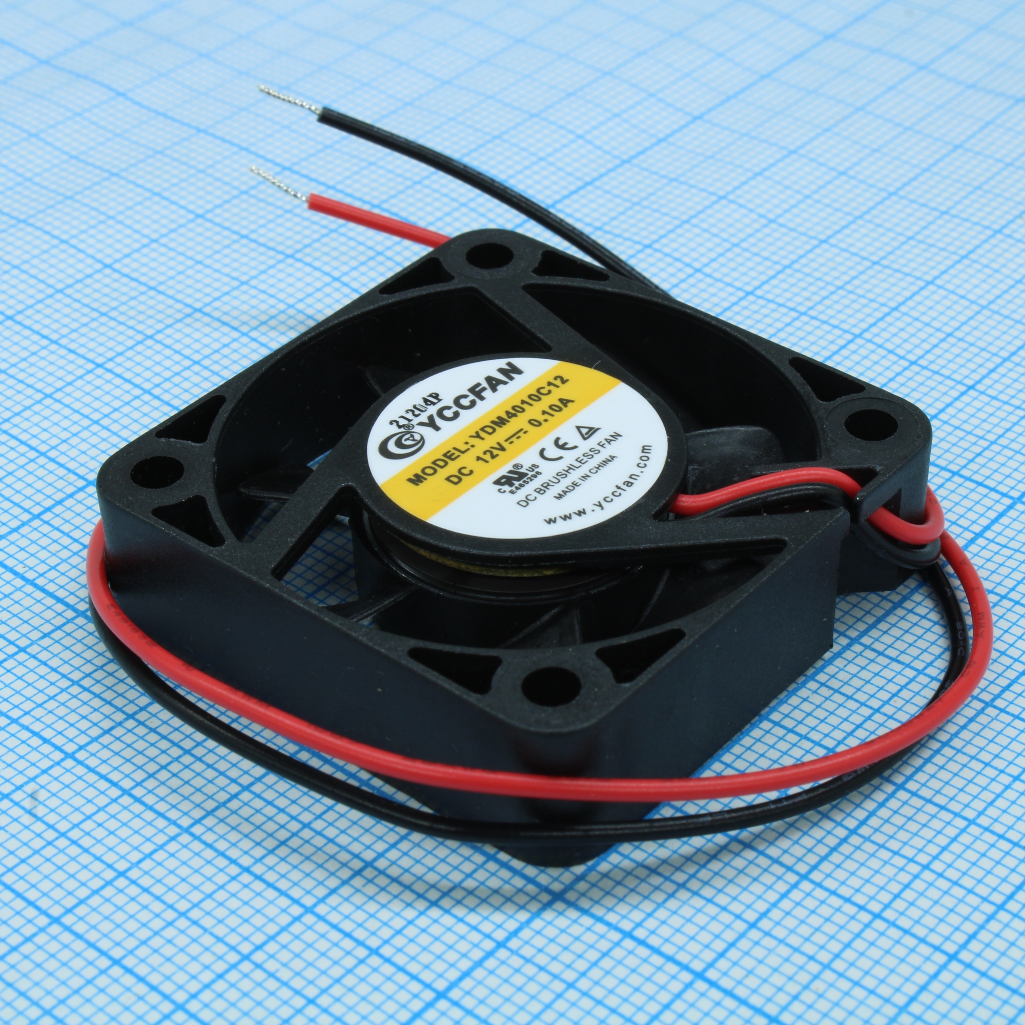 YDM4010C12 - Вентилятор 12В 40х40x10 C, 0.6Вт, 6500 об/мин, 9.33м3/час, 25.1дБ, подшипник скольжения CycleSeal, тип вывода - провод
