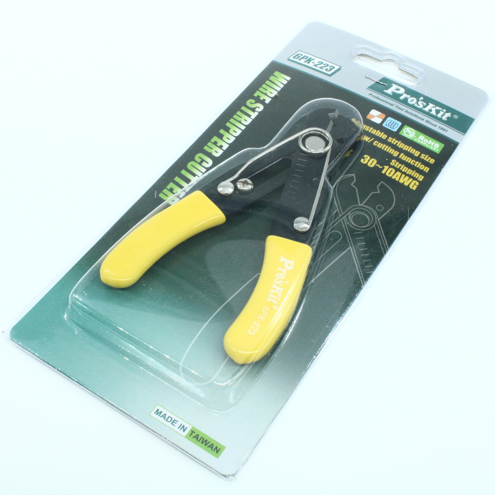 6PK-223 - Имеет регулировочный винт для зачистки проводов разных диаметров и мягкое покрытие рукояток.
Аккуратно обрезает и зачищает как витой, так и одножильный кабель