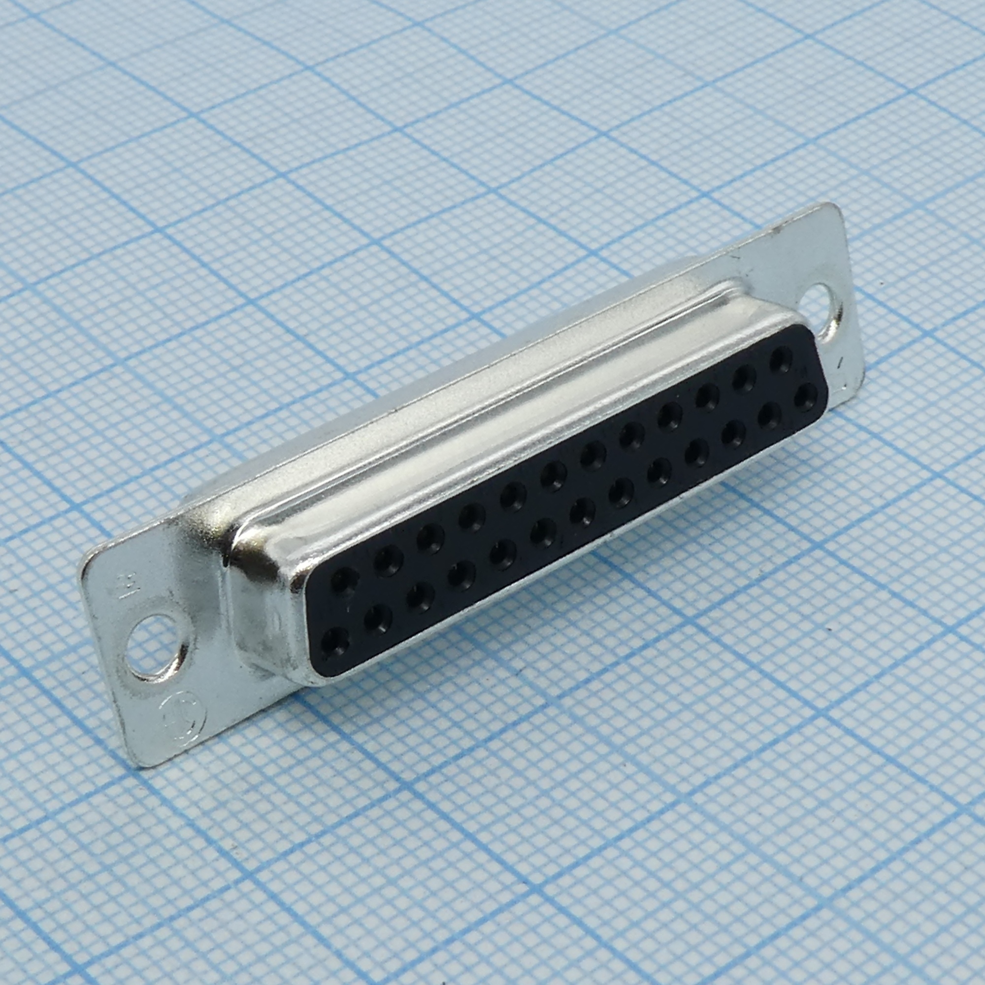 5-747913-2 - гнездо 25 pin на кабель (пайка)