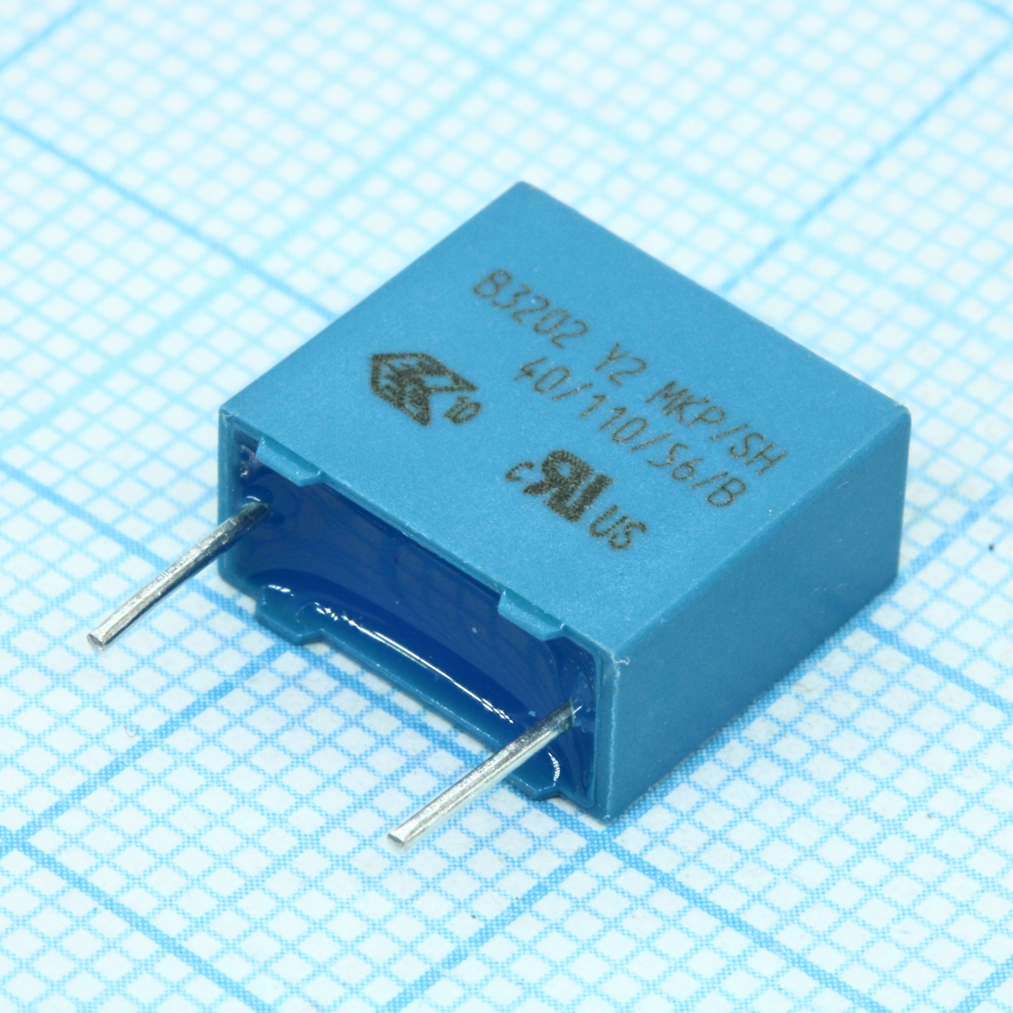 B32021A3103M - Пленочный помехоподавляющий конденсатор Y2 0.01мкФ 300VAC ±20% (13х6х12мм) радиальный 10мм 110°C автомобильного применения россыпь