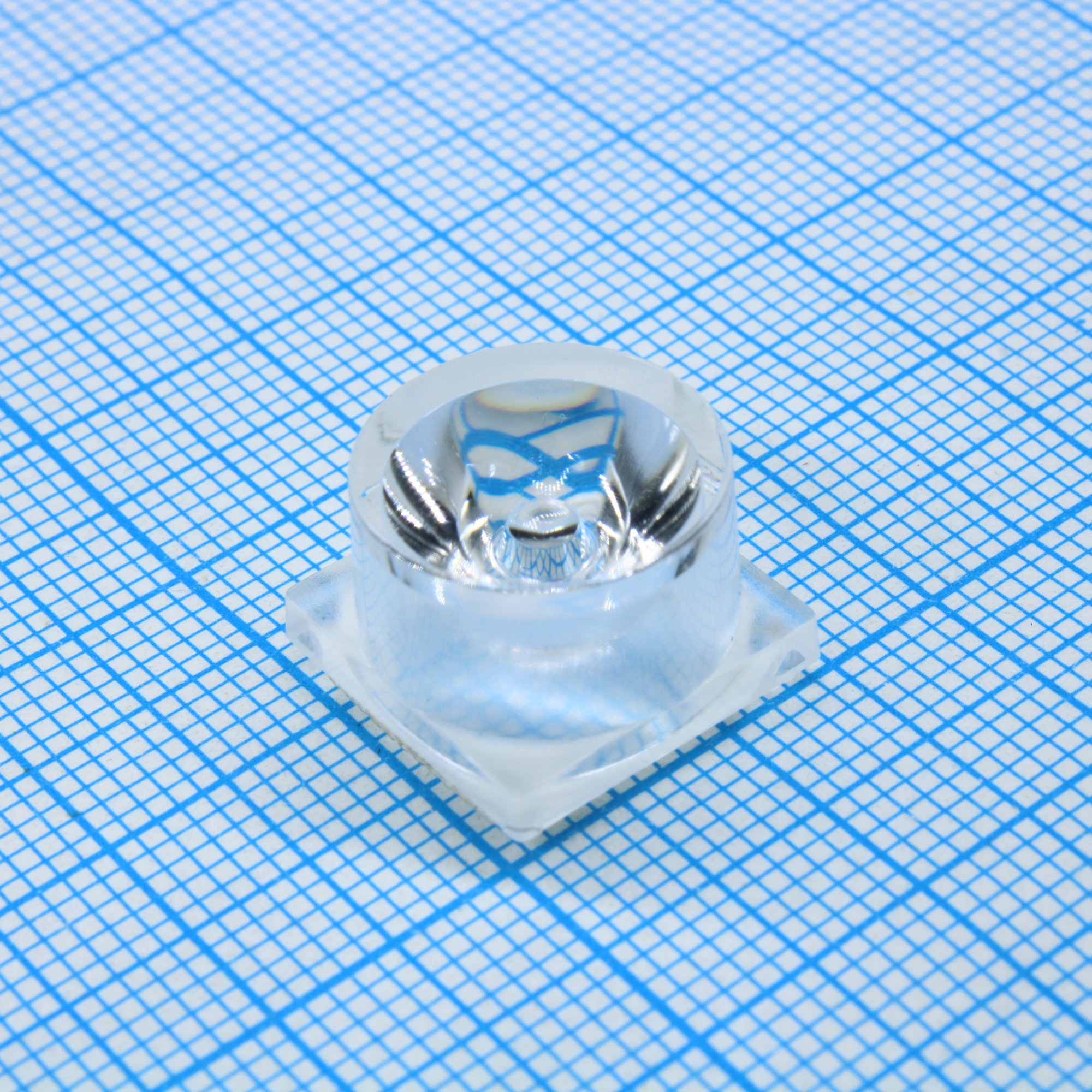 AVE14D9H17G - Линза с клеевой основой для светодиода 3535/3030,  ~17°,  14x14mm  H:8,7mm, PMMA