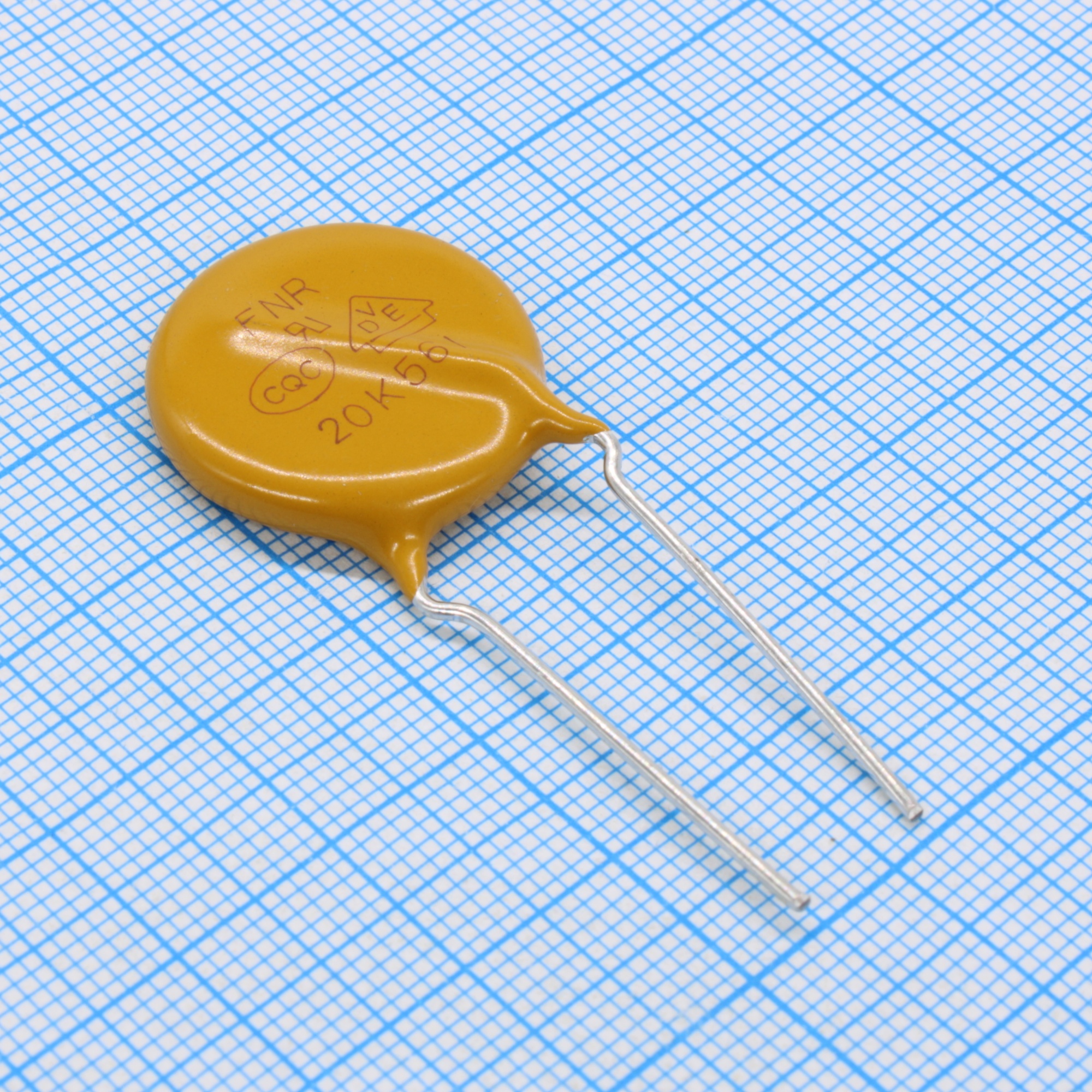 FNR-20K561 - Варистор 350Vac/455Vdc, 6500A, 560V(1mA), радиальные выводы, россыпь