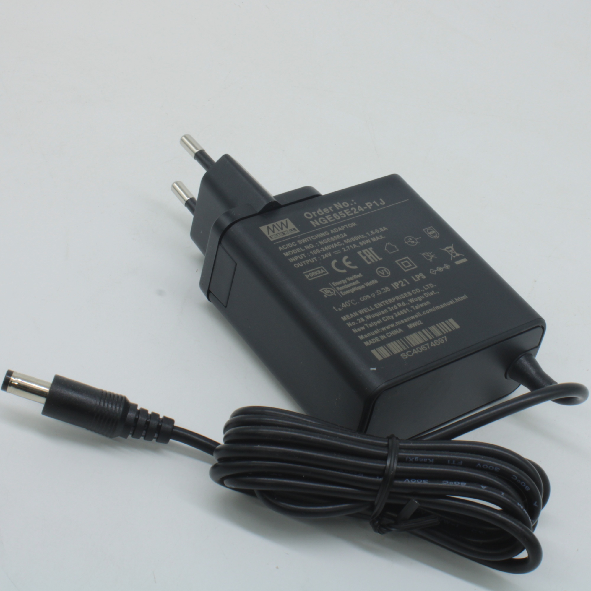 NGE65E24-P1J - AC-DC, 65Вт, сетевой адаптер, выход 24В/2.71А, вход 80...264В AC, 47...63 Гц, изоляция 4000B DC, 2xMOPP, 62x30*x65мм, -30...+70C, евровилка, выходной разъем 11мм, диам. 5.5х2.1мм