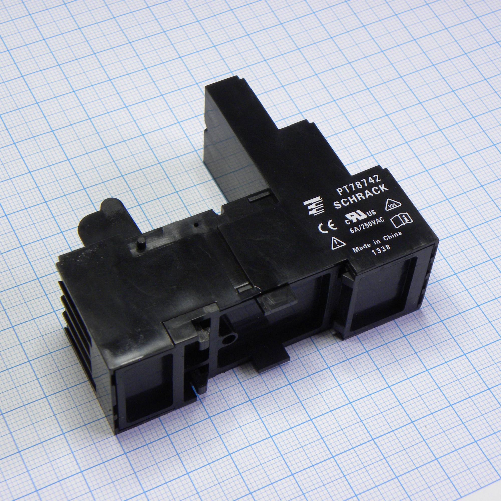 1-1415526-1 - DIN сокет для реле PT5 логическое подключение