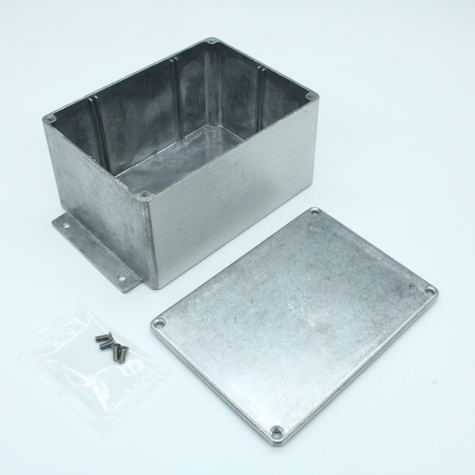 B029MF - Алюминиевый корпус с фланцами. некрашеный