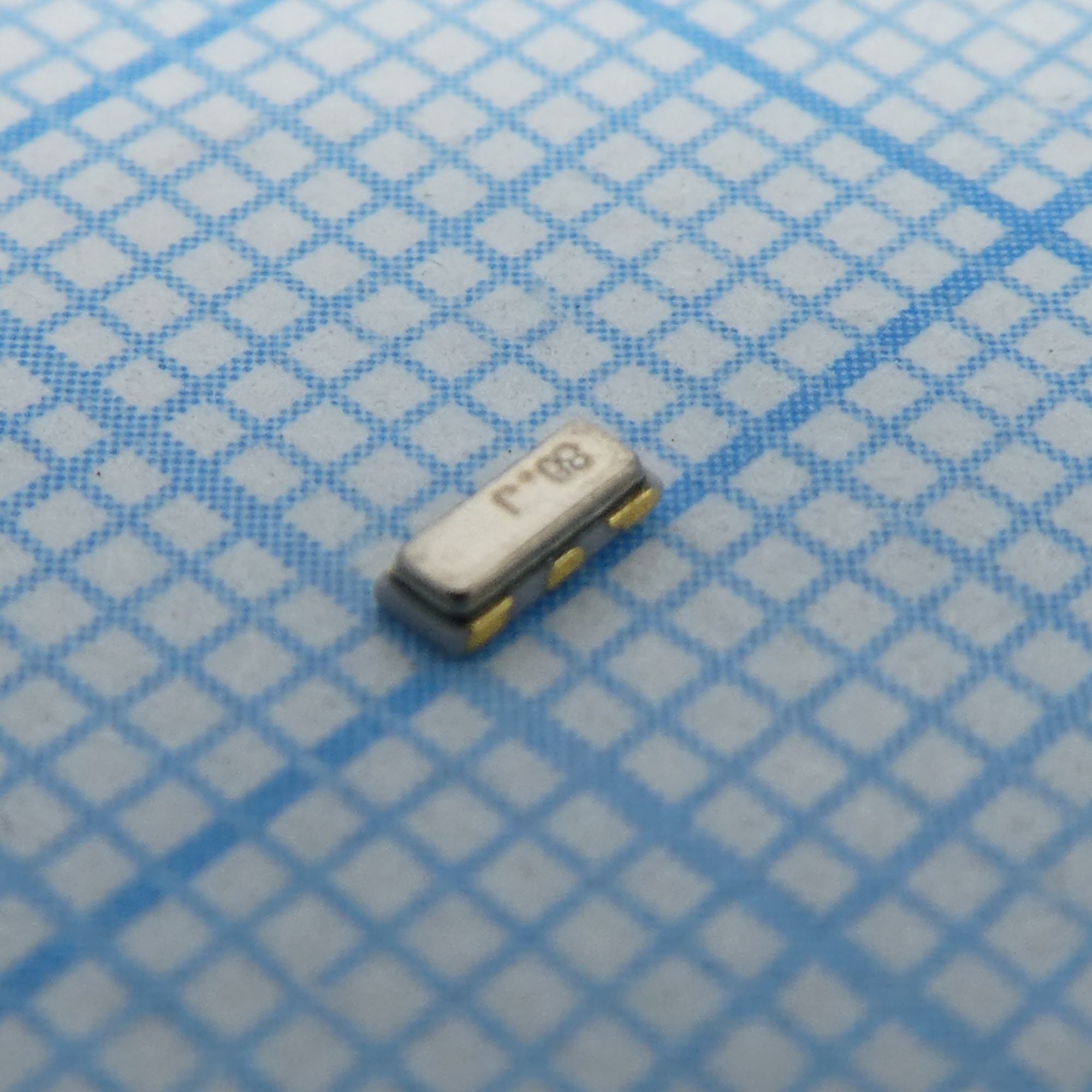 CSTCE8M00G55A-R0 - Керамический резонатор 8МГц ±0.5% (точность) ±0.2% (стабильность) 33пФ 40Ом автомобильного применения 3-Pin CSMD лента на катушке