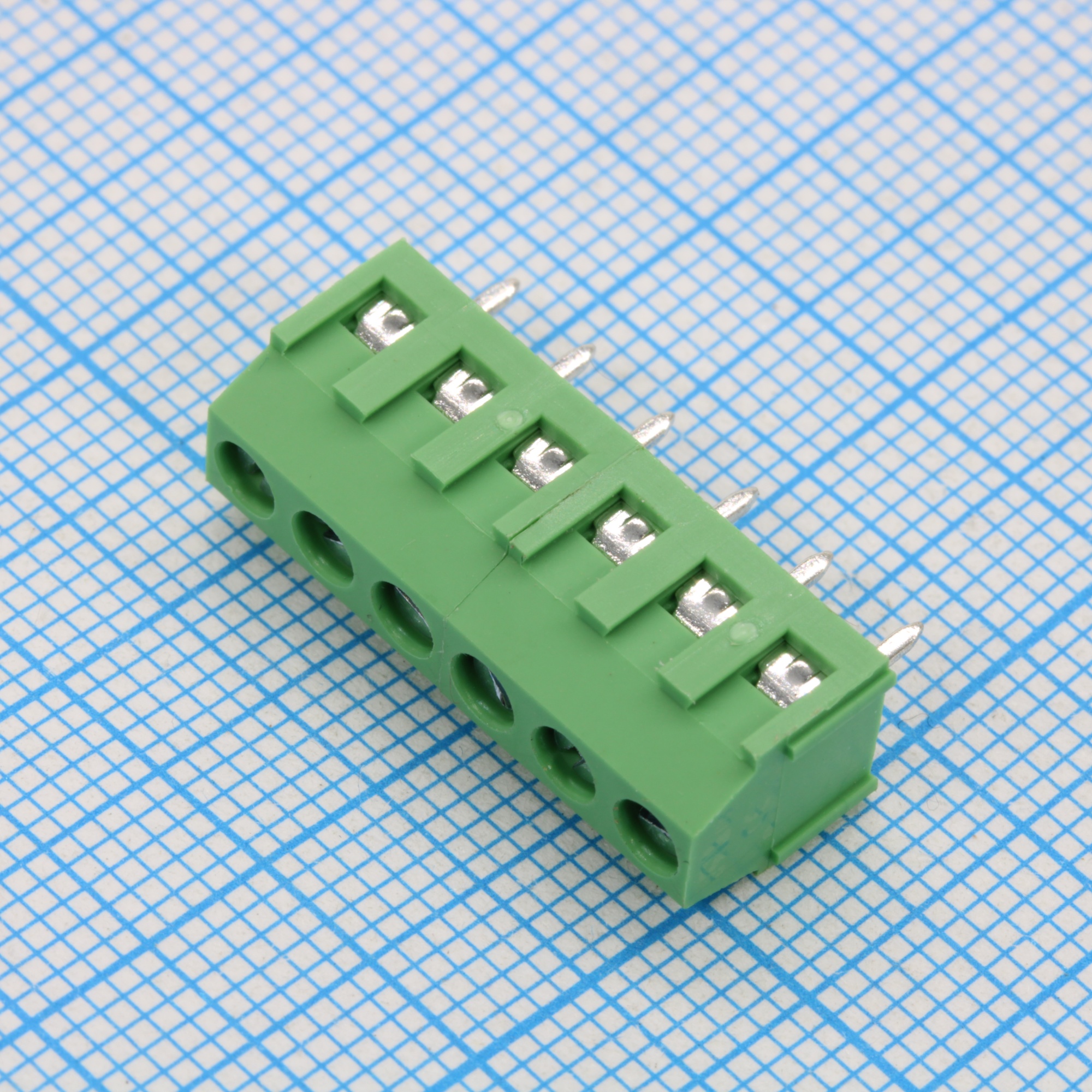 GT381-3.81-06P-14-00 - Винтовой клеммный блок с защитой провода, 6 контактов. Серия GT340-3.81