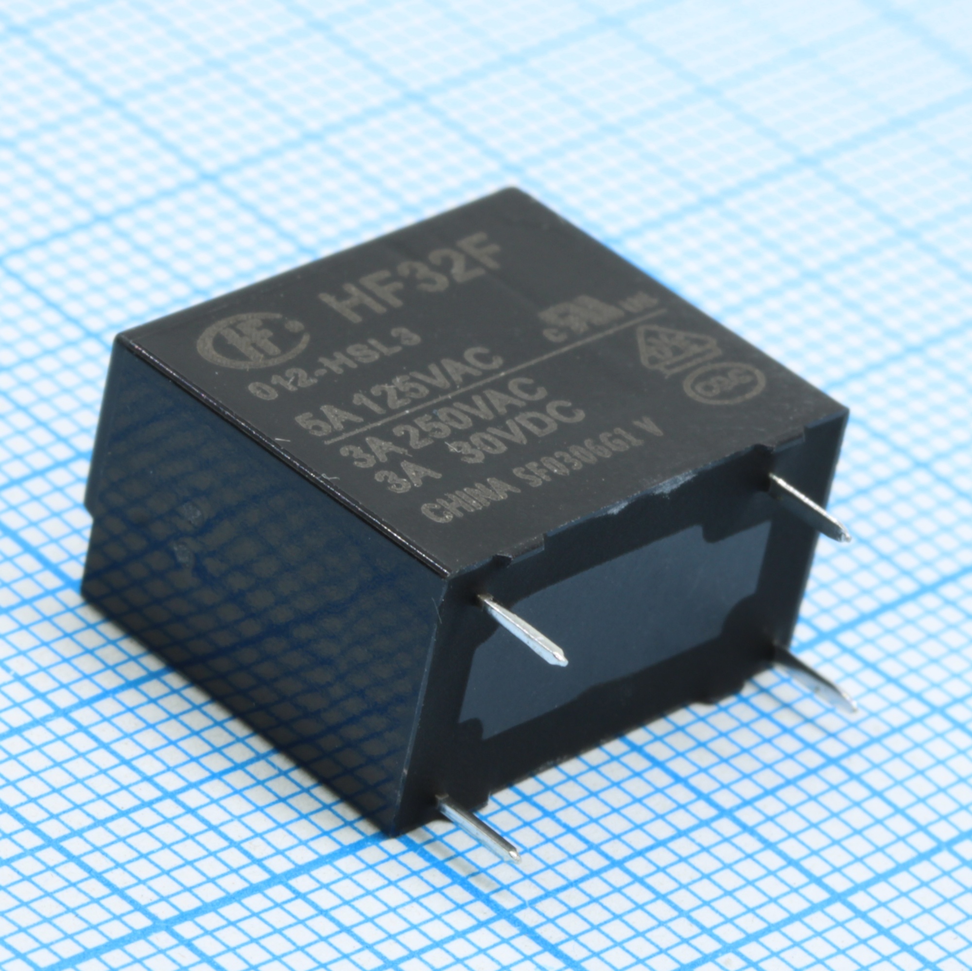 HF32F/12-HSL3 - Реле силовое 10А один контакт на замыкание катушка 12В