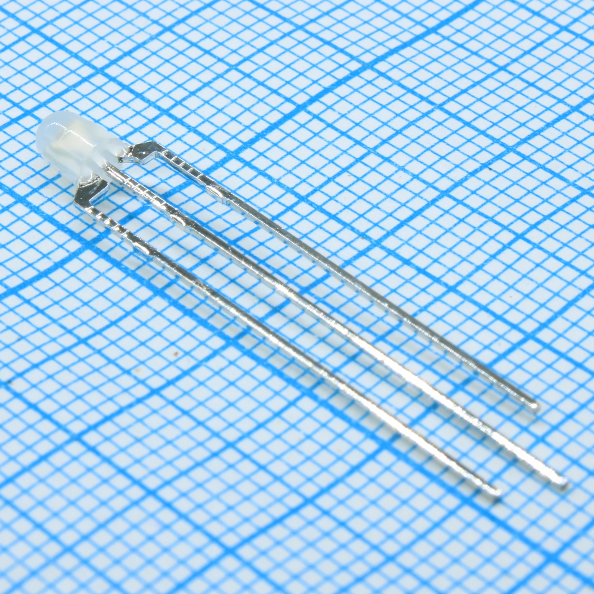 L359HGW - Светодиод 3мм красный/зеленый 700нм/570нм