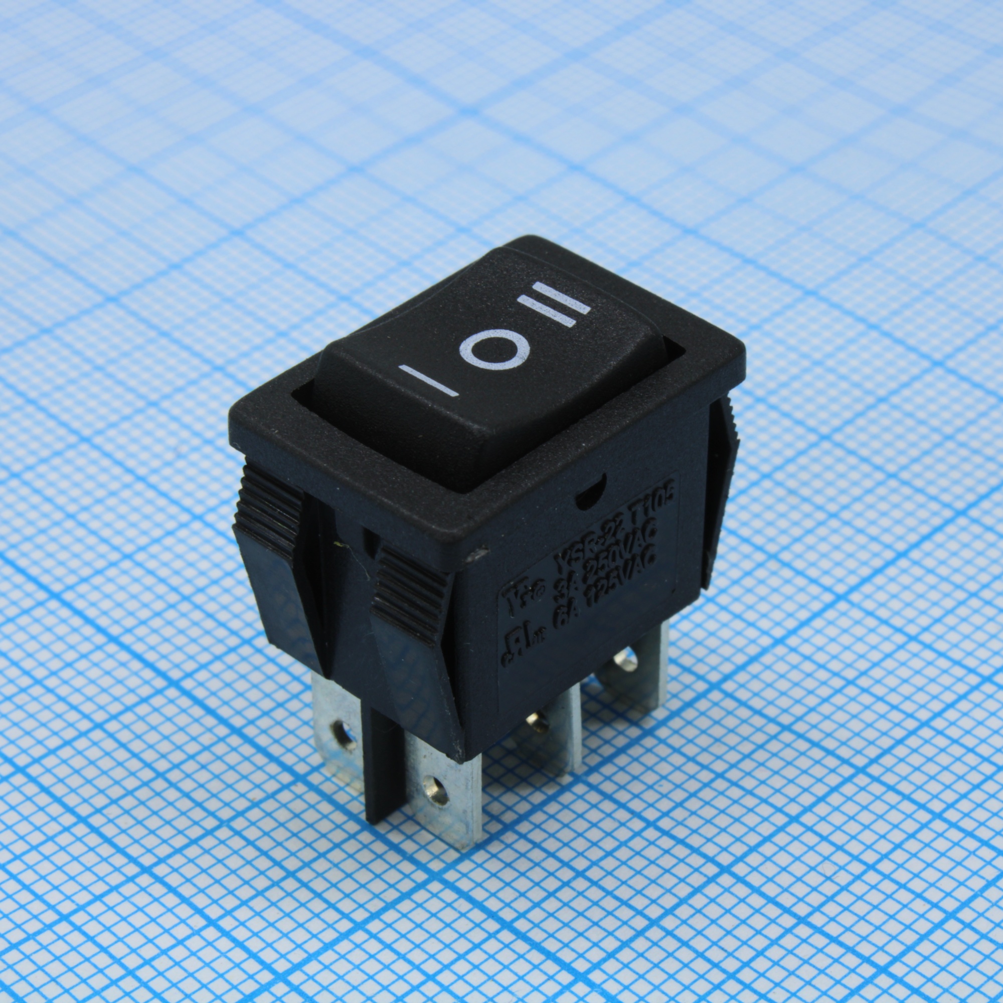 L-KLS7-022-103041BB - Переключатель клавишный 6А 250В, ON-OFF-ON