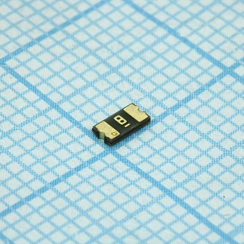 MF-NSMF150-2 - Предохранитель самовосстанавливающийся 1.5А(удержание) 3А(отключение) 6В 100A 0.6Вт 0.3сек 0.03Ом для поверхностного монтажа 1206 лента на катушке автомобильного применения