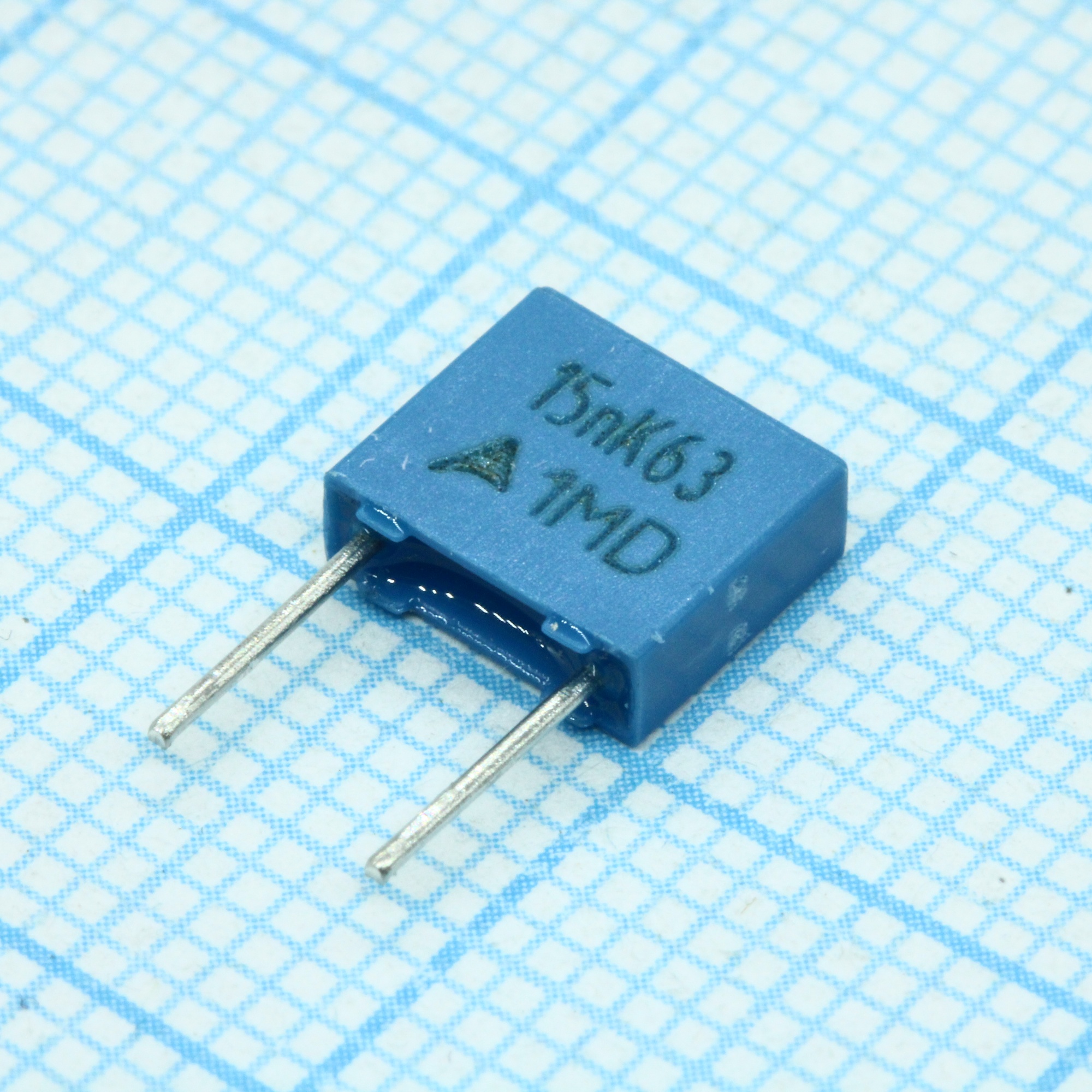 B32529C0153K - Конденсатор металлоплёночный полиэтилентерефталатный 0.015мкФ 63В ±10% (7.3х2.5х6.5мм) шаг выводов 5мм 125°С автомобильного применения россыпь