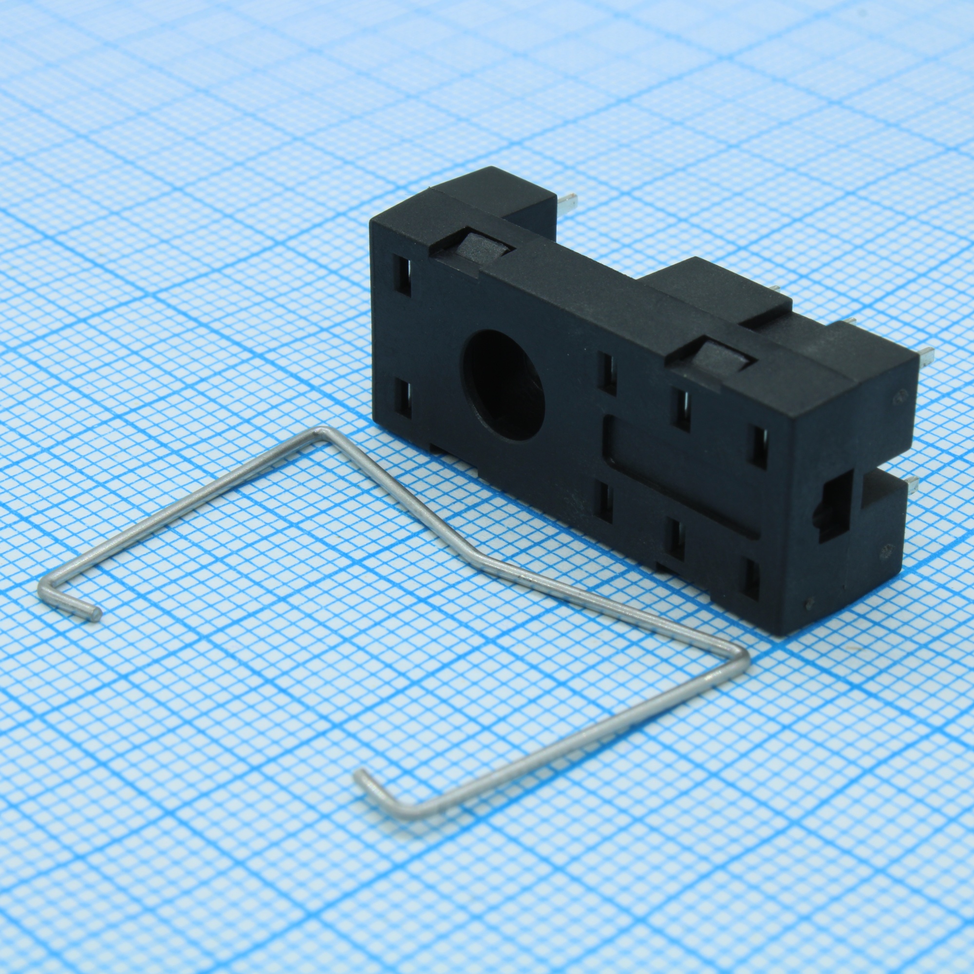 14FF-2Z-A1+14FF-H1 - Розетка для монтажа реле на плате; в комплекте клипса 14FF-H1